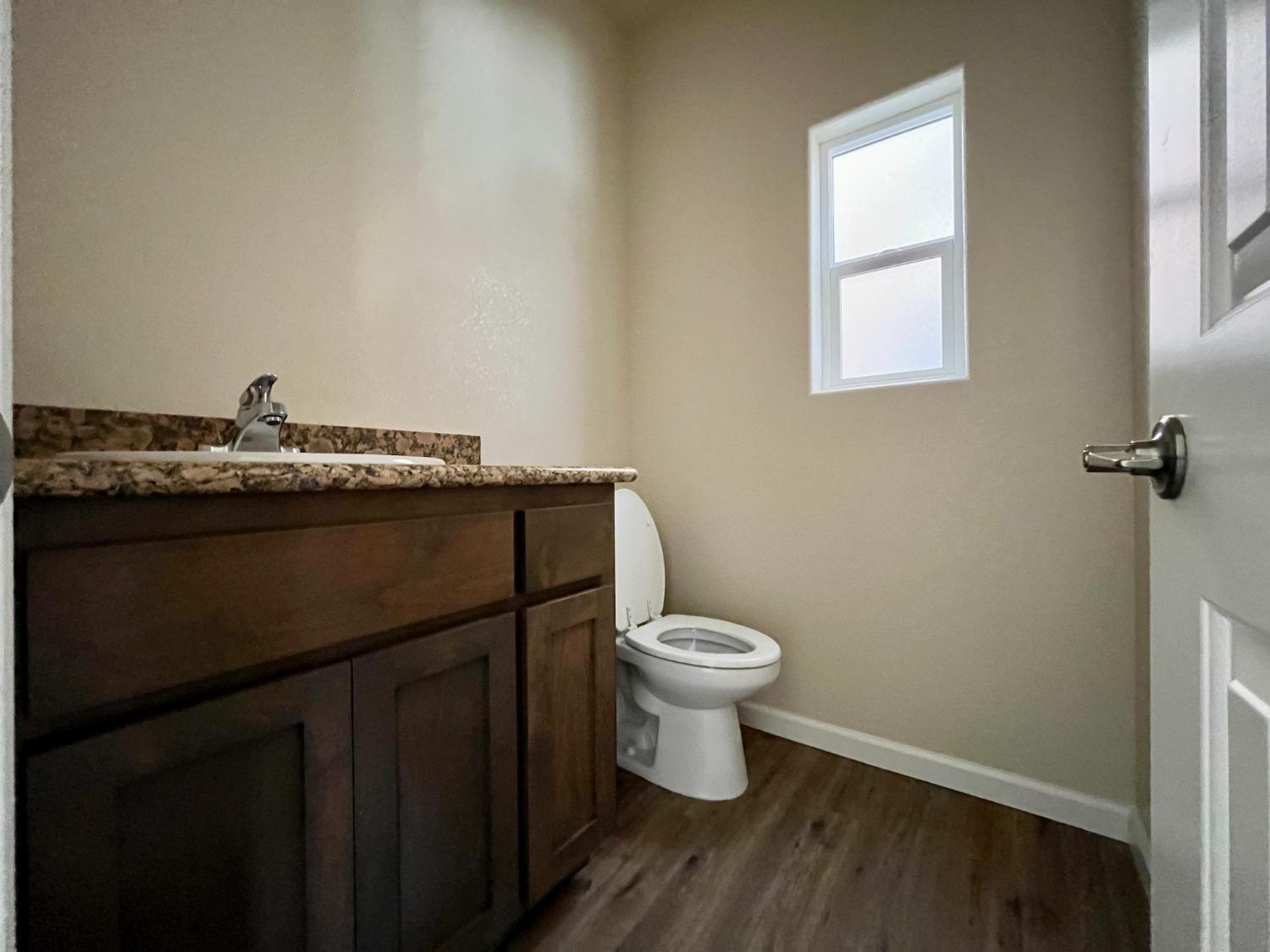 Detail Gallery Image 11 of 19 For 3668 Newport Ave, Merced,  CA 95348 - 4 Beds | 2/1 Baths