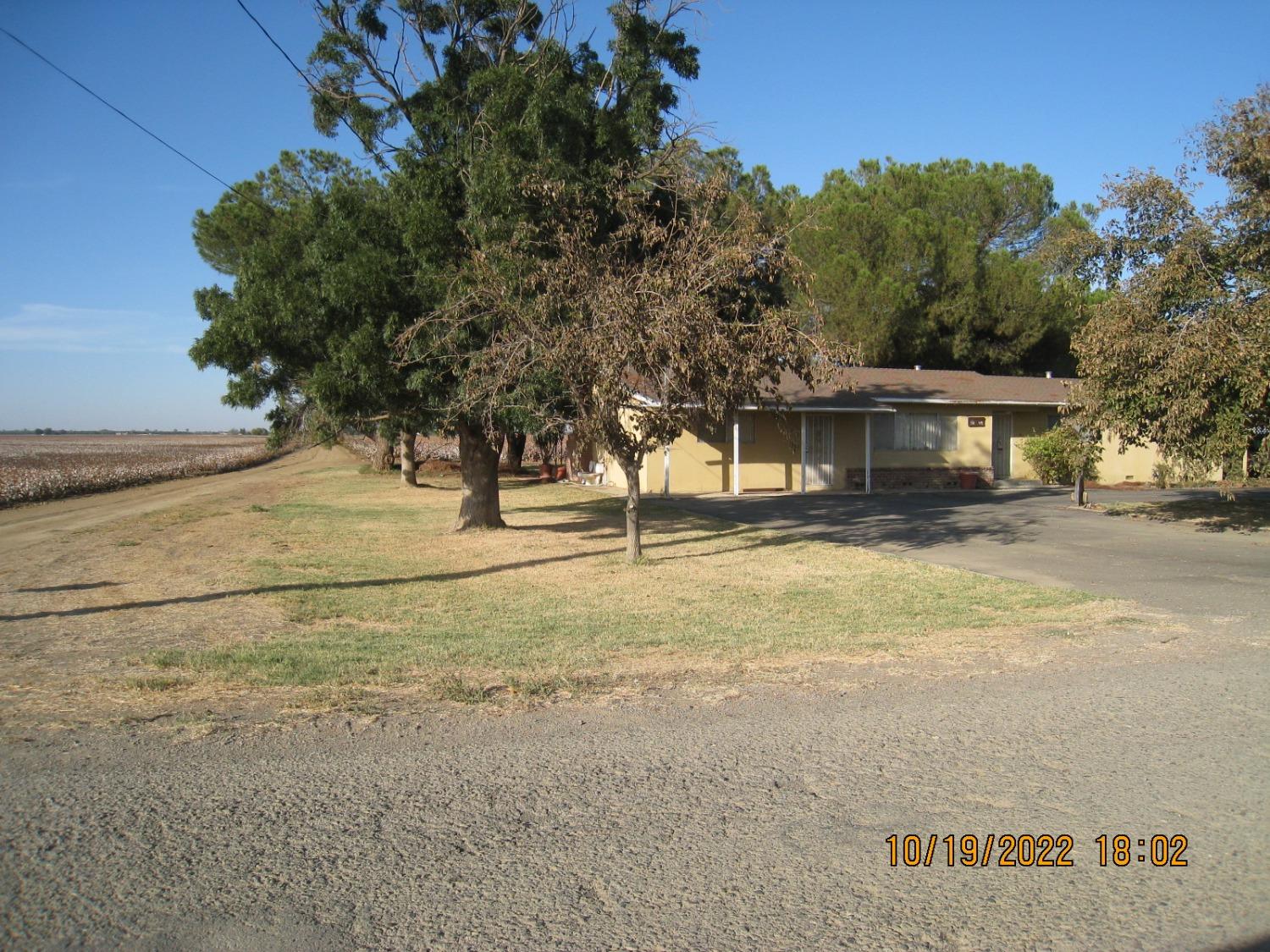 Detail Gallery Image 2 of 12 For 18480 Almond Dr, Los Banos,  CA 93635 - 3 Beds | 2 Baths
