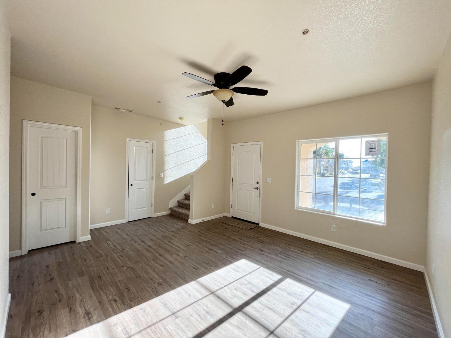 Detail Gallery Image 4 of 19 For 3668 Newport Ave, Merced,  CA 95348 - 4 Beds | 2/1 Baths