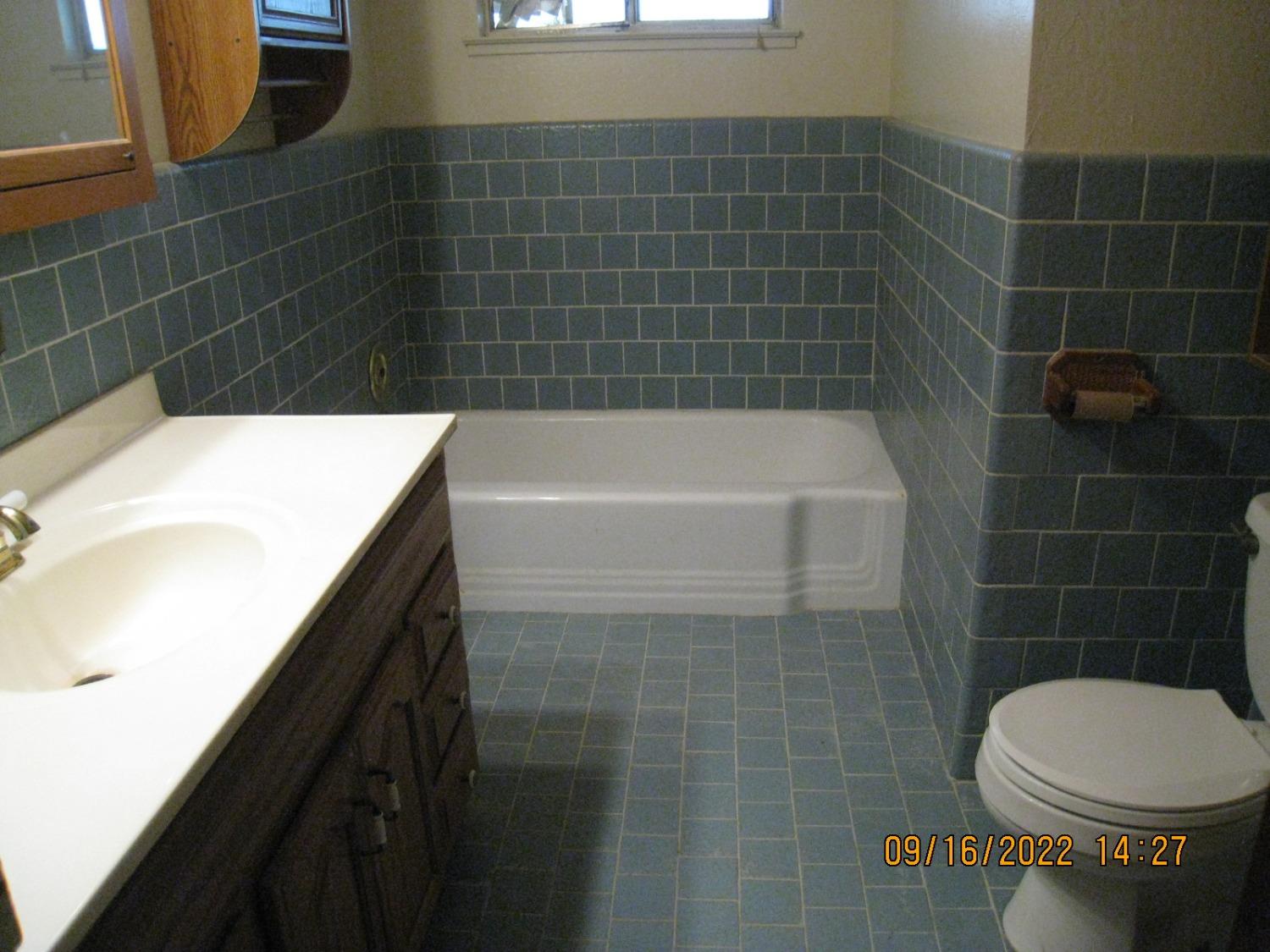 Detail Gallery Image 8 of 12 For 18480 Almond Dr, Los Banos,  CA 93635 - 3 Beds | 2 Baths