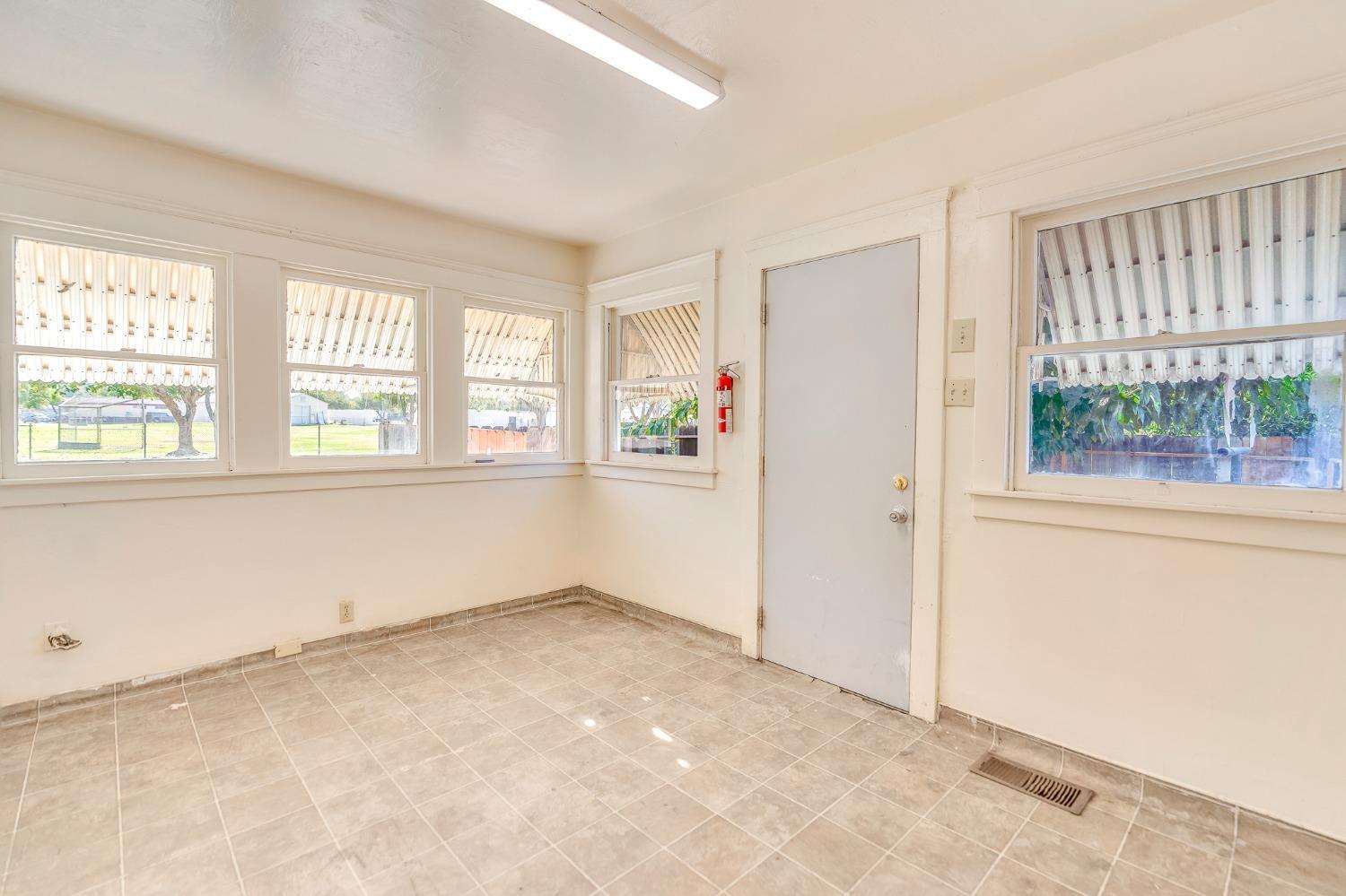 Detail Gallery Image 12 of 25 For 945 9th St, Los Banos,  CA 93635 - 2 Beds | 1 Baths
