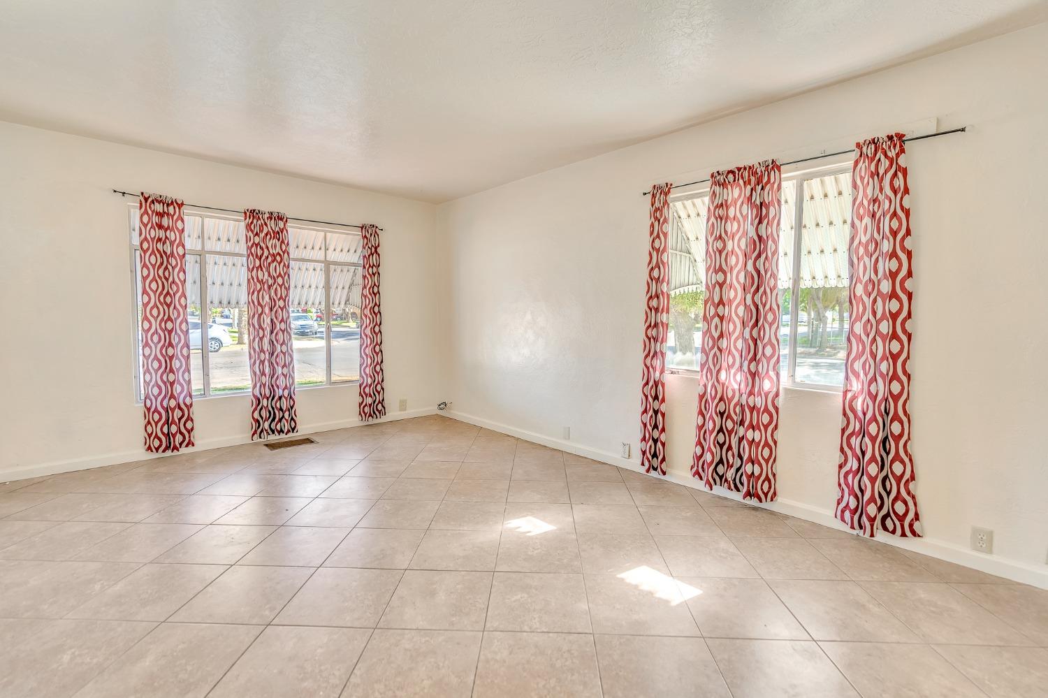 Detail Gallery Image 7 of 25 For 945 9th St, Los Banos,  CA 93635 - 2 Beds | 1 Baths