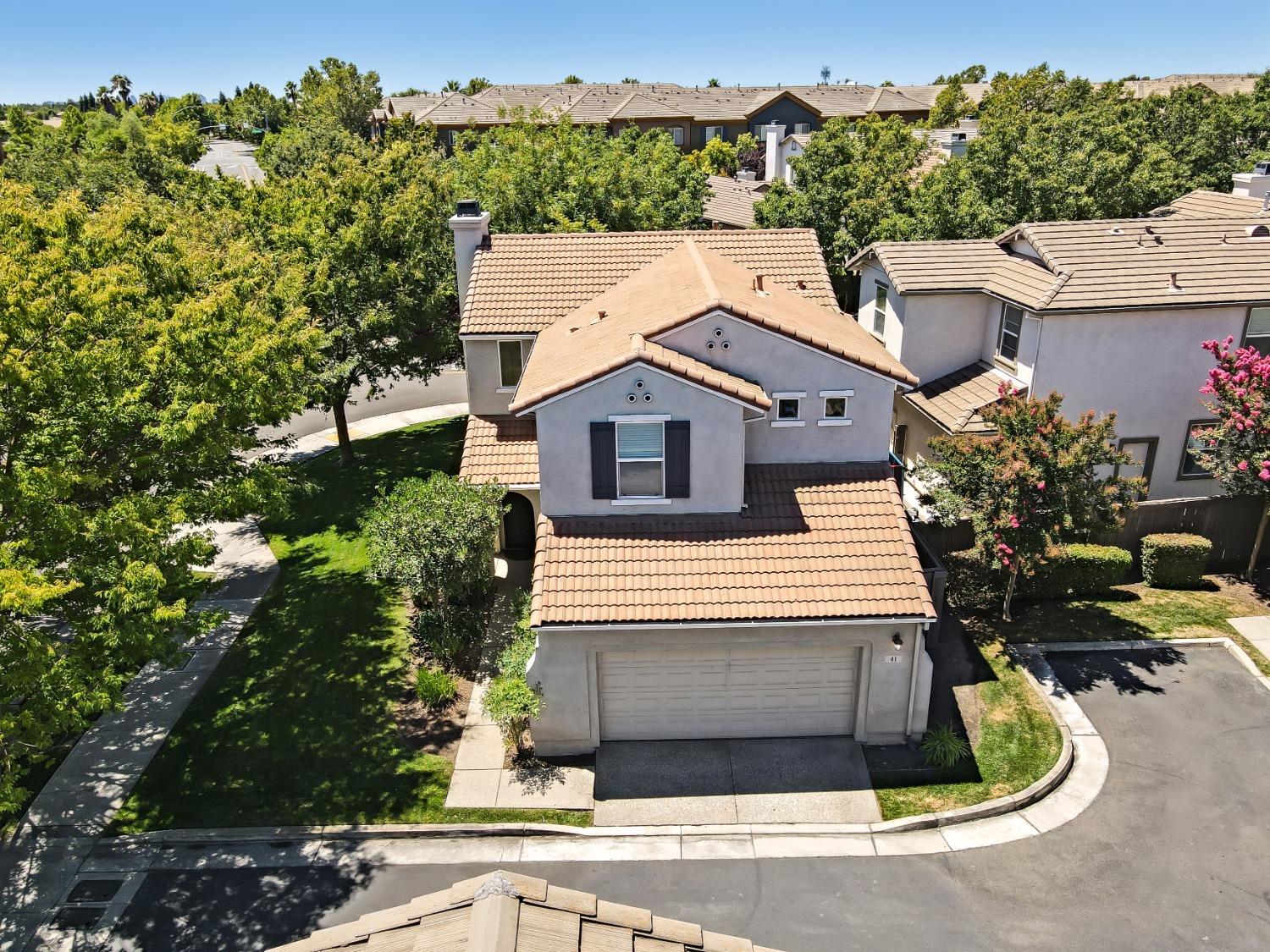Photo of 41 Regency Park Cir in Sacramento, CA