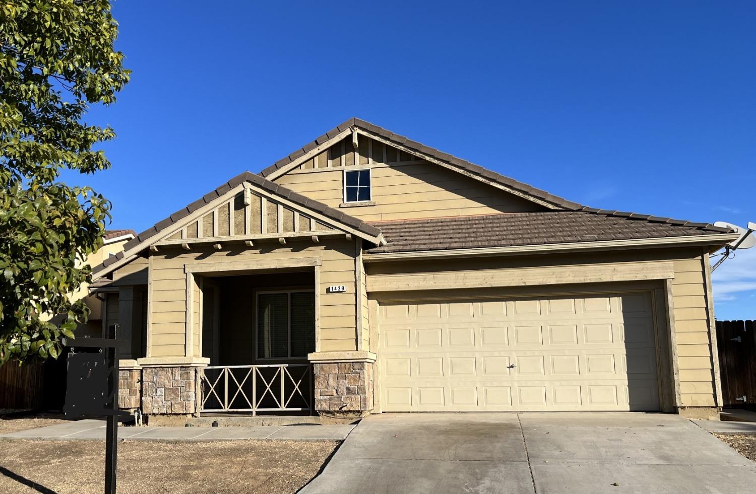Photo of 1429 Jake Creek Dr in Patterson, CA