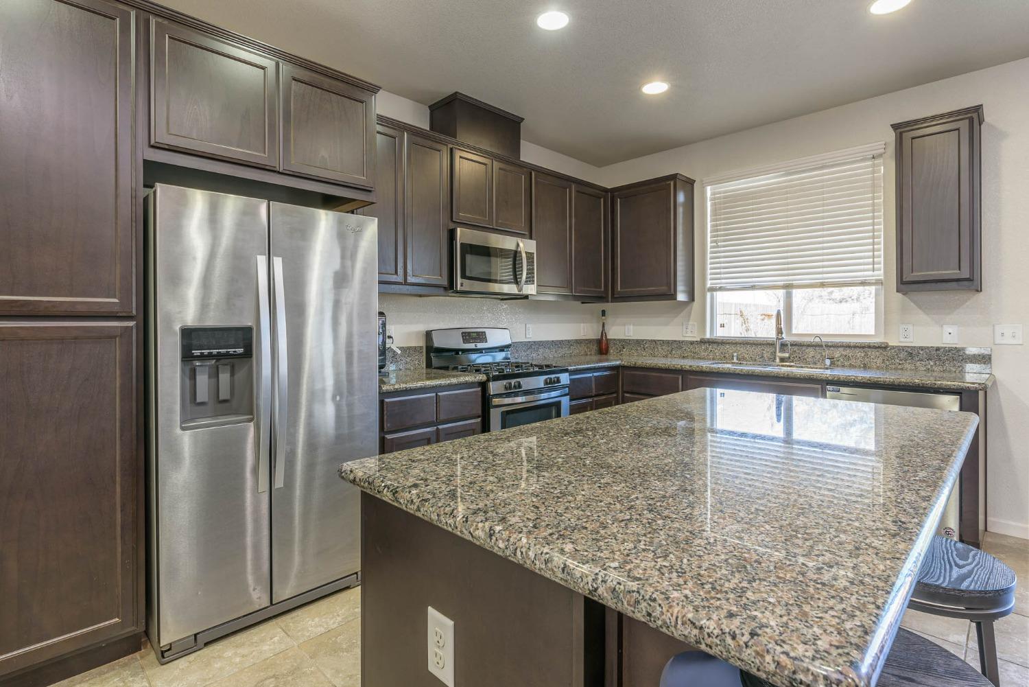 Detail Gallery Image 8 of 21 For 1138 Fume Blanc St, Los Banos,  CA 93635 - 3 Beds | 2 Baths