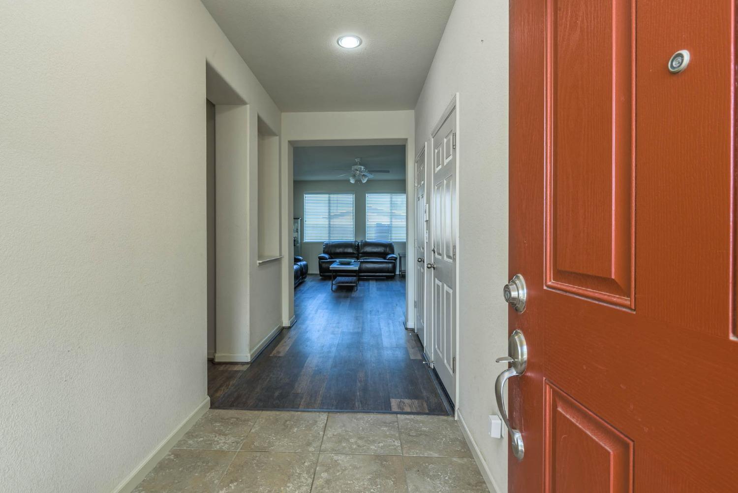 Detail Gallery Image 3 of 21 For 1138 Fume Blanc St, Los Banos,  CA 93635 - 3 Beds | 2 Baths