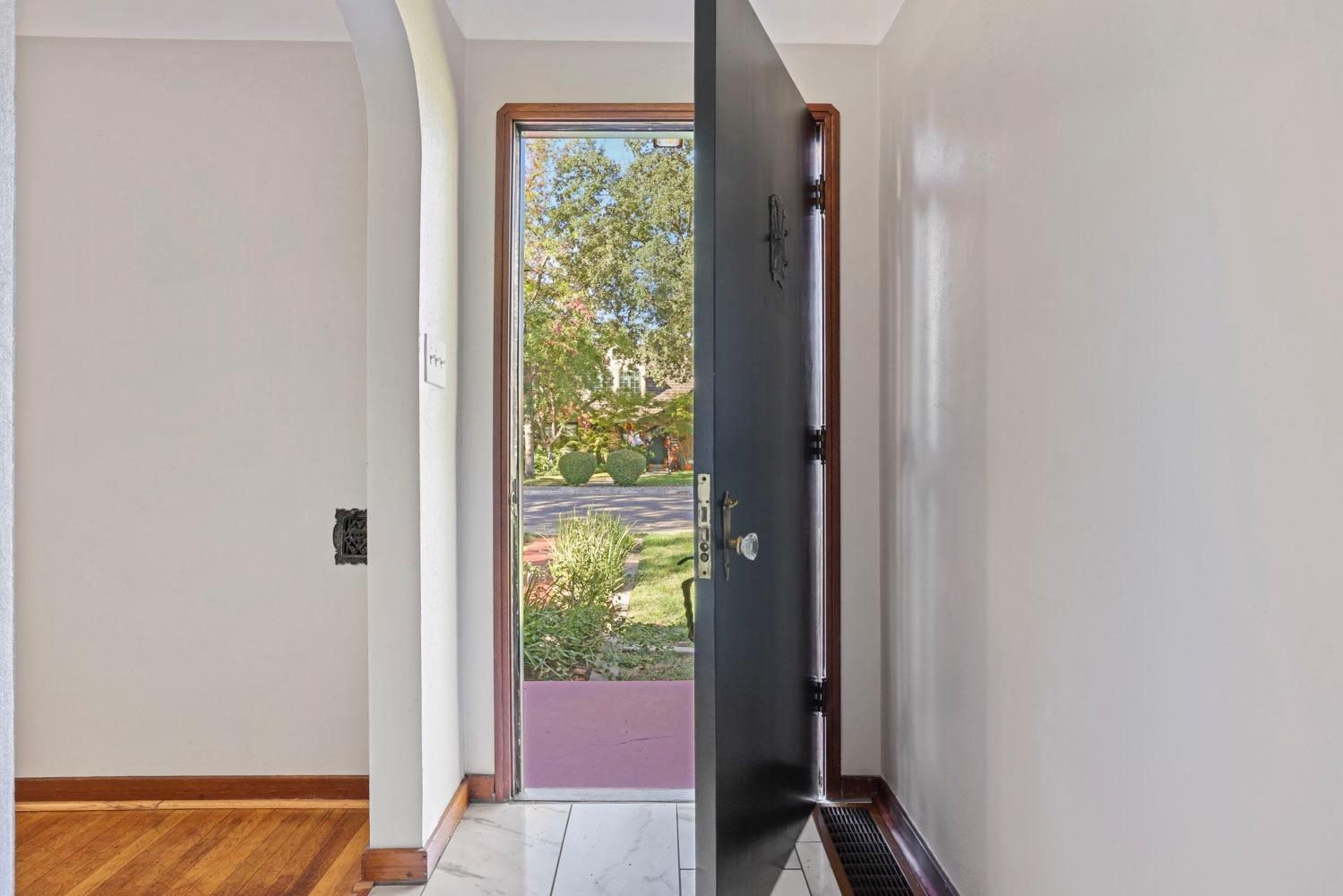 Detail Gallery Image 5 of 24 For 216 S Avena Ave, Lodi,  CA 95240 - 3 Beds | 2 Baths