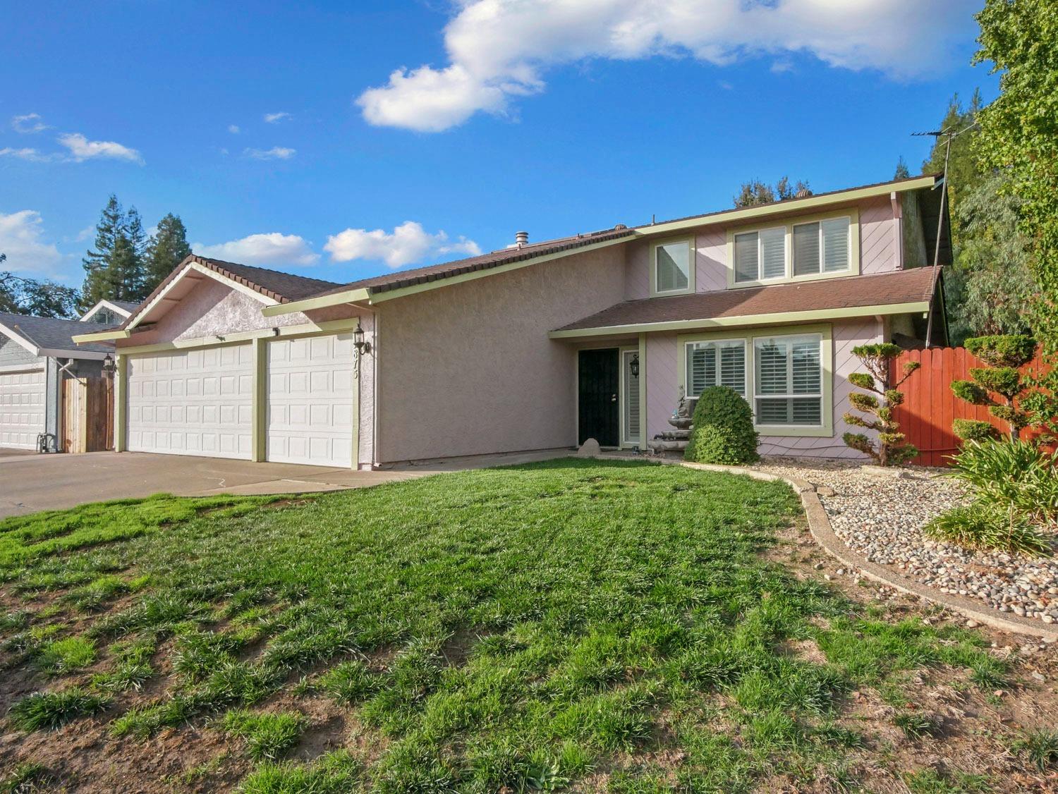Location, Location, Location!! Welcome to 7875 Pilkerton Ct located in the heart of Citrus Heights, 