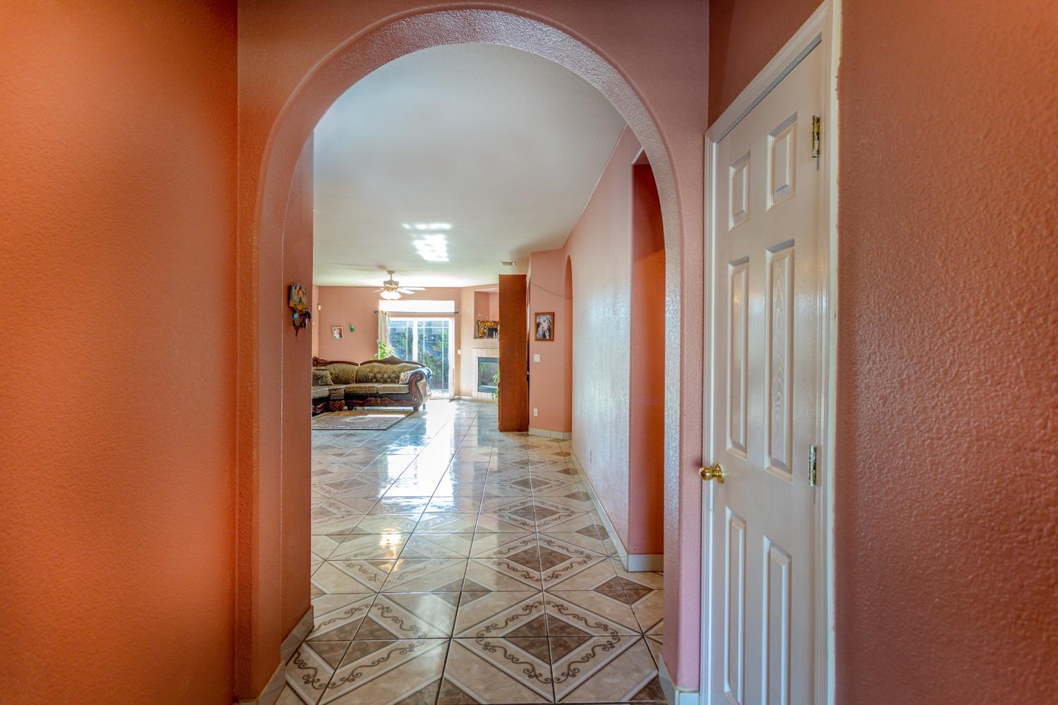 Detail Gallery Image 4 of 20 For 2024 Oak Branch Dr, Stockton,  CA 95205 - 3 Beds | 2 Baths