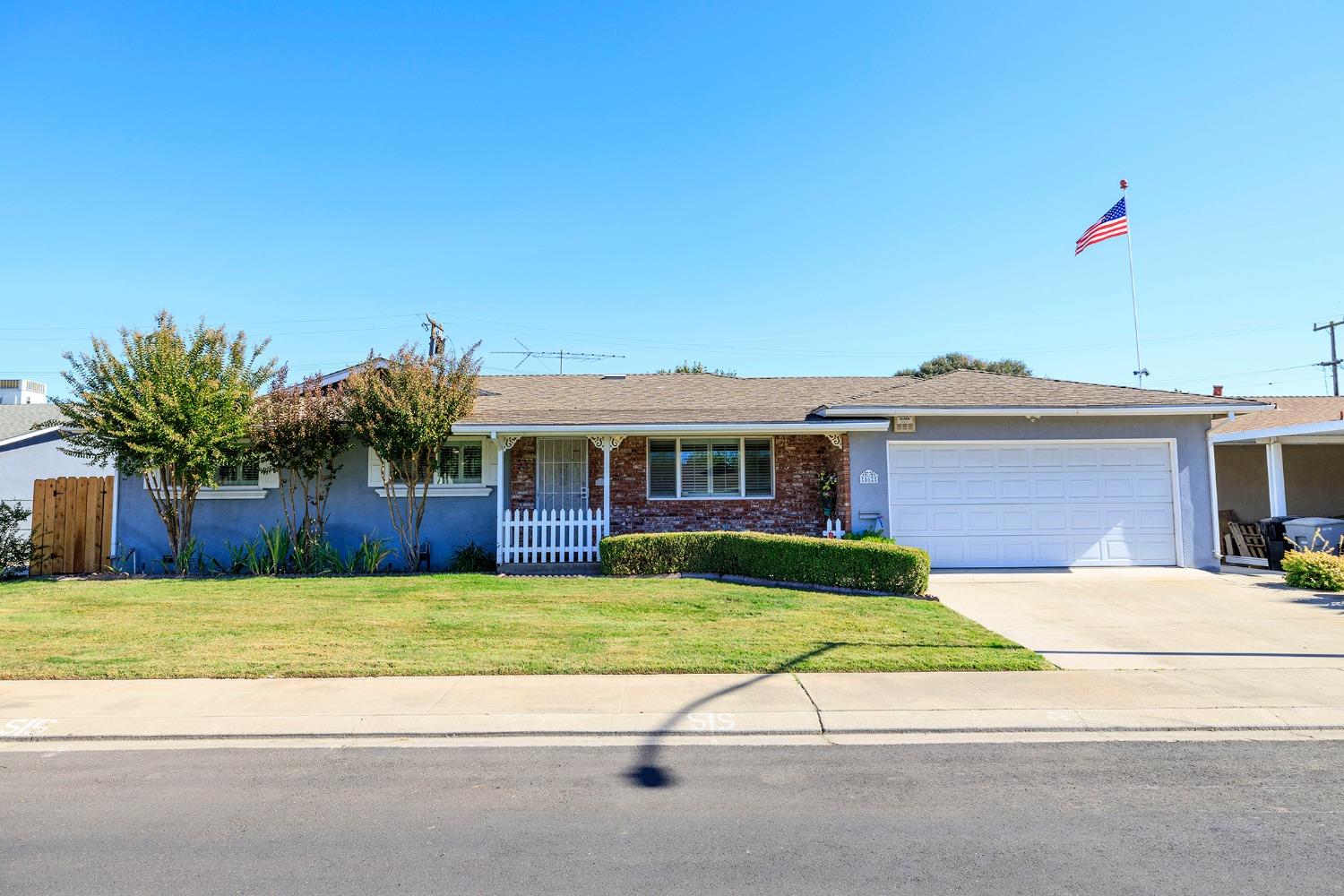 Detail Gallery Image 1 of 1 For 562 Del Rio Cir, Oakdale,  CA 95361 - 3 Beds | 2 Baths