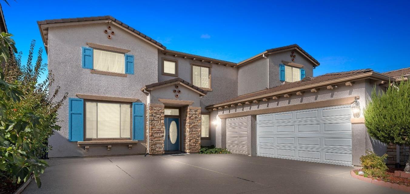 Photo of 8440 Tragus Wy in Elk Grove, CA