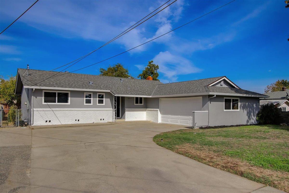 Beautiful fully remodeled, move-in ready home in the heart of Sacramento. Home has new kitchen with 