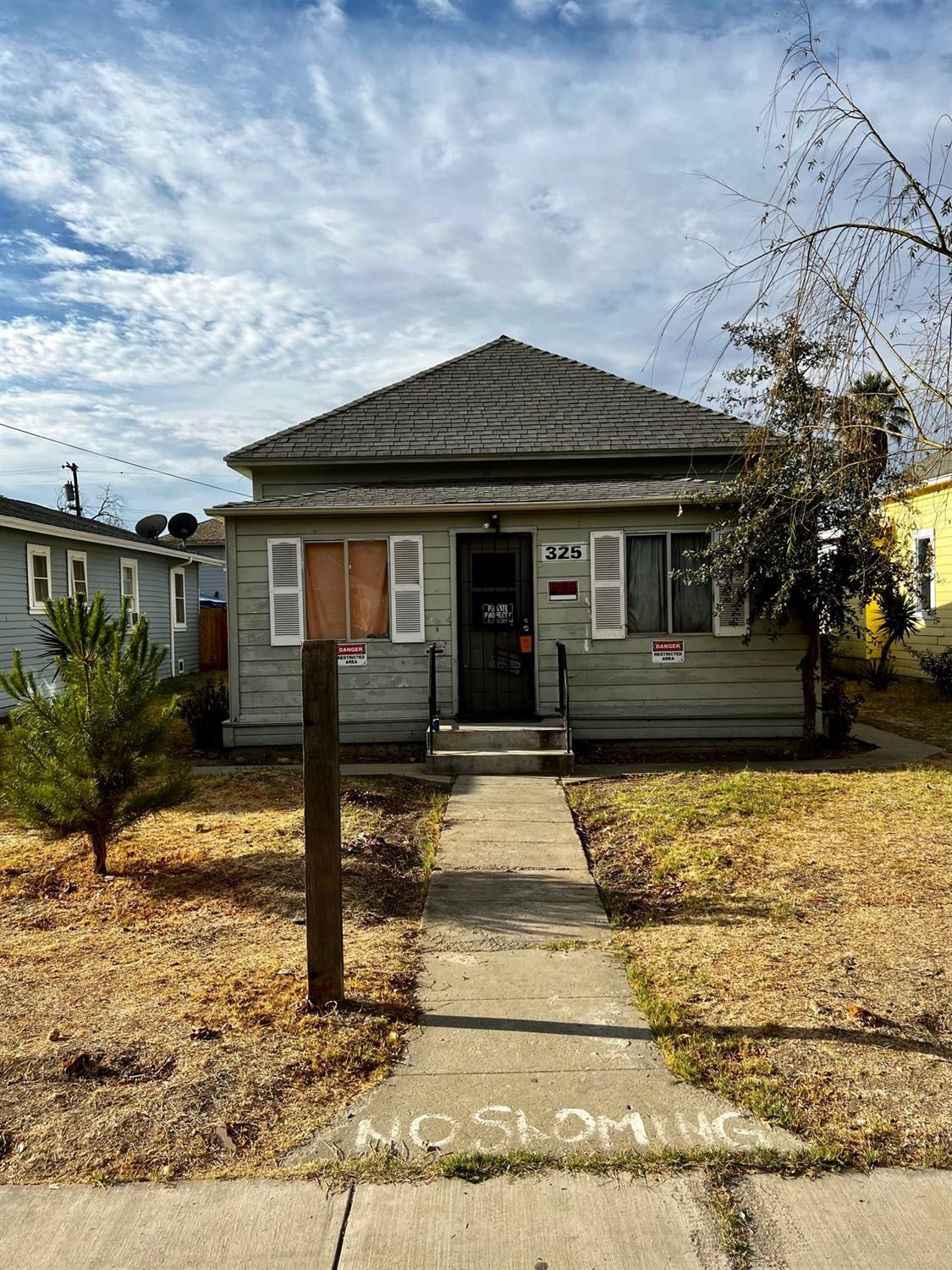 Detail Gallery Image 1 of 1 For 325 K St, Los Banos,  CA 93635 - 2 Beds | 1 Baths