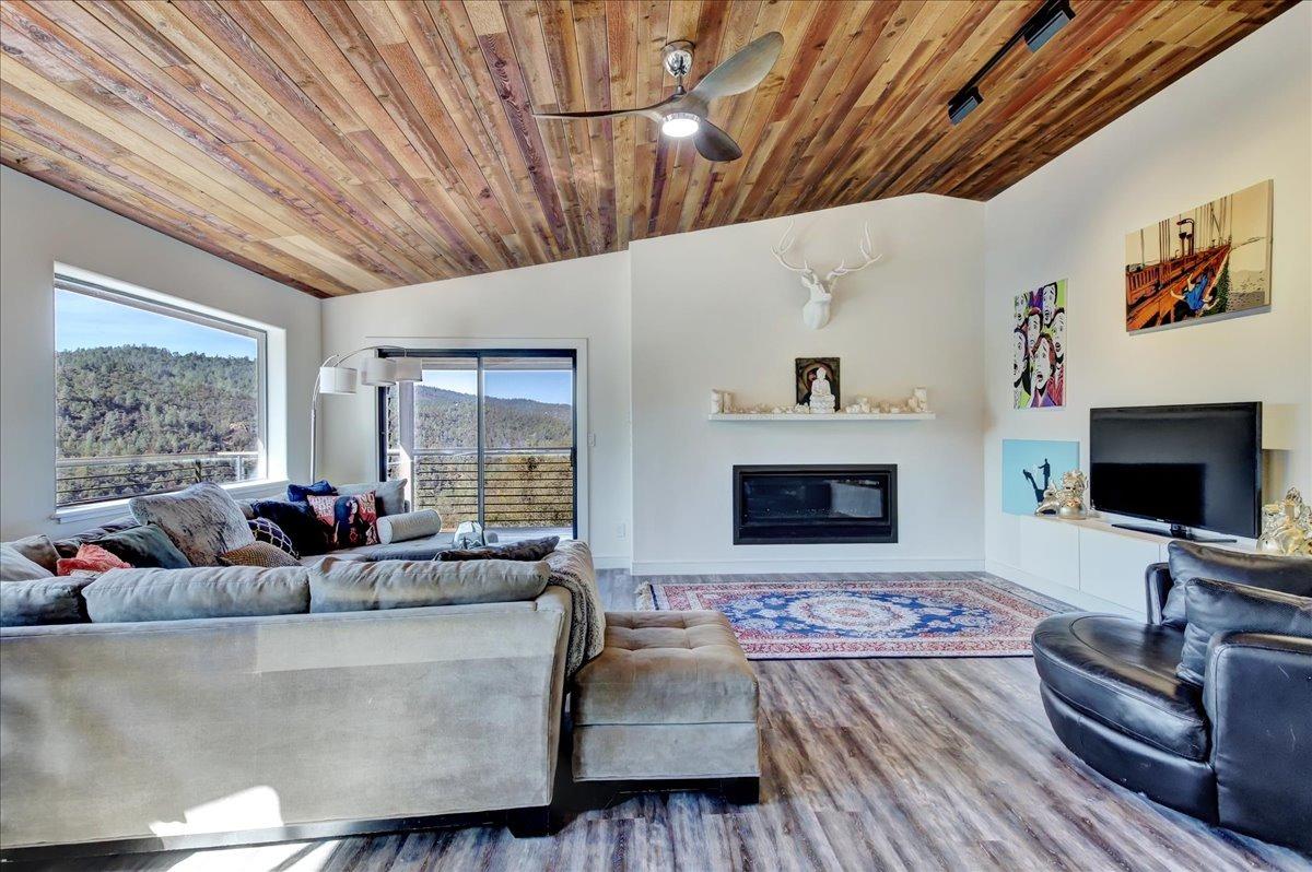 Detail Gallery Image 5 of 74 For 17513 Derby Way, Penn Valley,  CA 95946 - 4 Beds | 2/1 Baths
