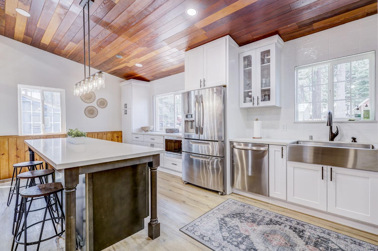 Photo of 1485 Crystal Air Dr in South Lake Tahoe, CA