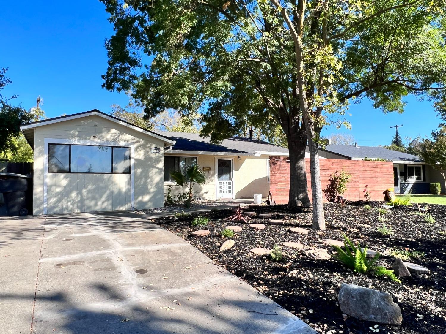 Photo of 3132 Ardenridge in Sacramento, CA