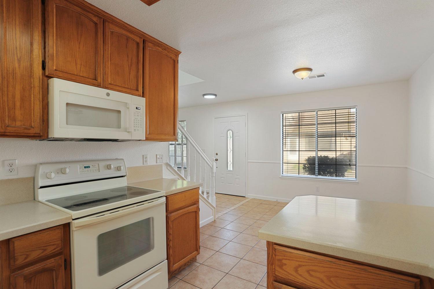 Detail Gallery Image 12 of 35 For 1801 Almondwood Pl, Lodi,  CA 95240 - 3 Beds | 2 Baths