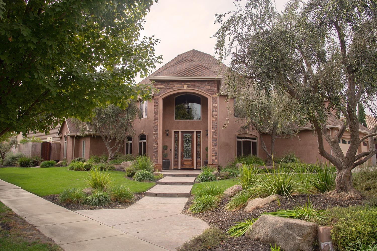Detail Gallery Image 4 of 38 For 2541 Mooneyham Ct, Turlock,  CA 95382 - 5 Beds | 3/1 Baths