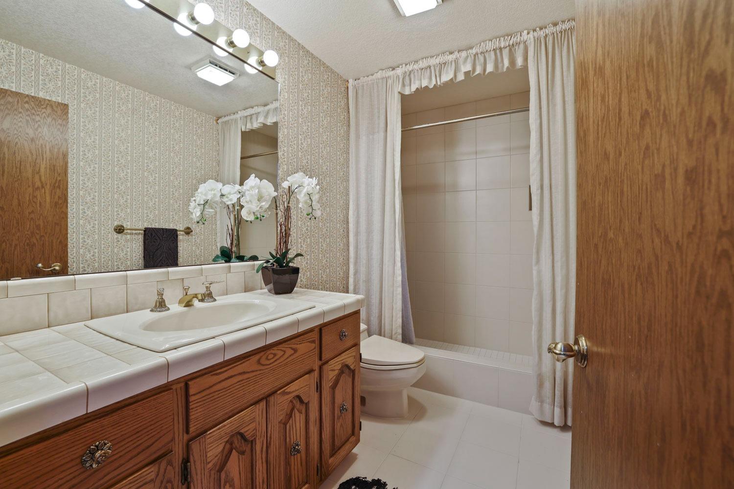 Detail Gallery Image 55 of 98 For 1336 Rivergate Dr, Lodi,  CA 95240 - 4 Beds | 3/1 Baths