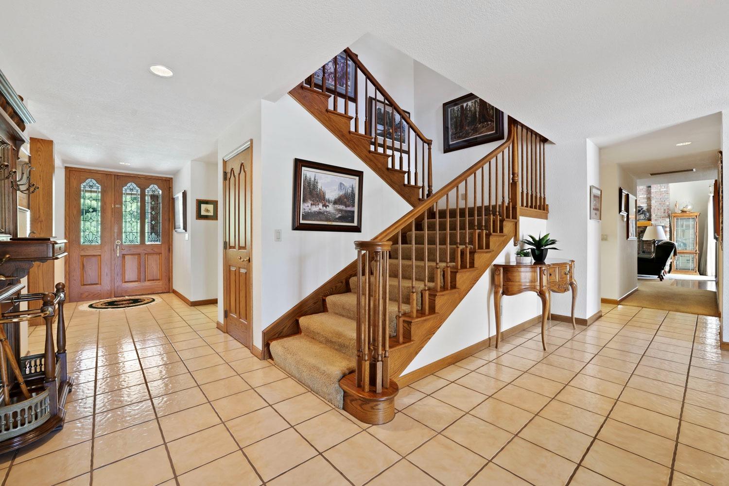 Detail Gallery Image 4 of 98 For 1336 Rivergate Dr, Lodi,  CA 95240 - 4 Beds | 3/1 Baths