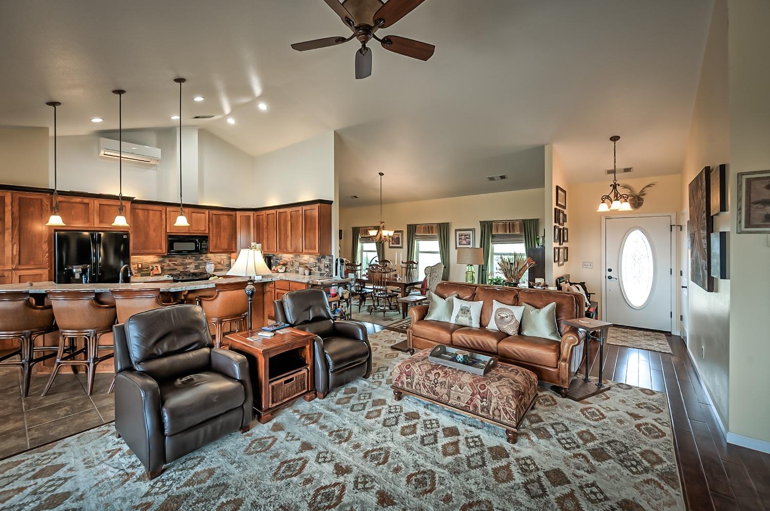 Detail Gallery Image 5 of 46 For 13495 Red Bank Road, Red Bluff,  CA 96080 - 3 Beds | 2 Baths