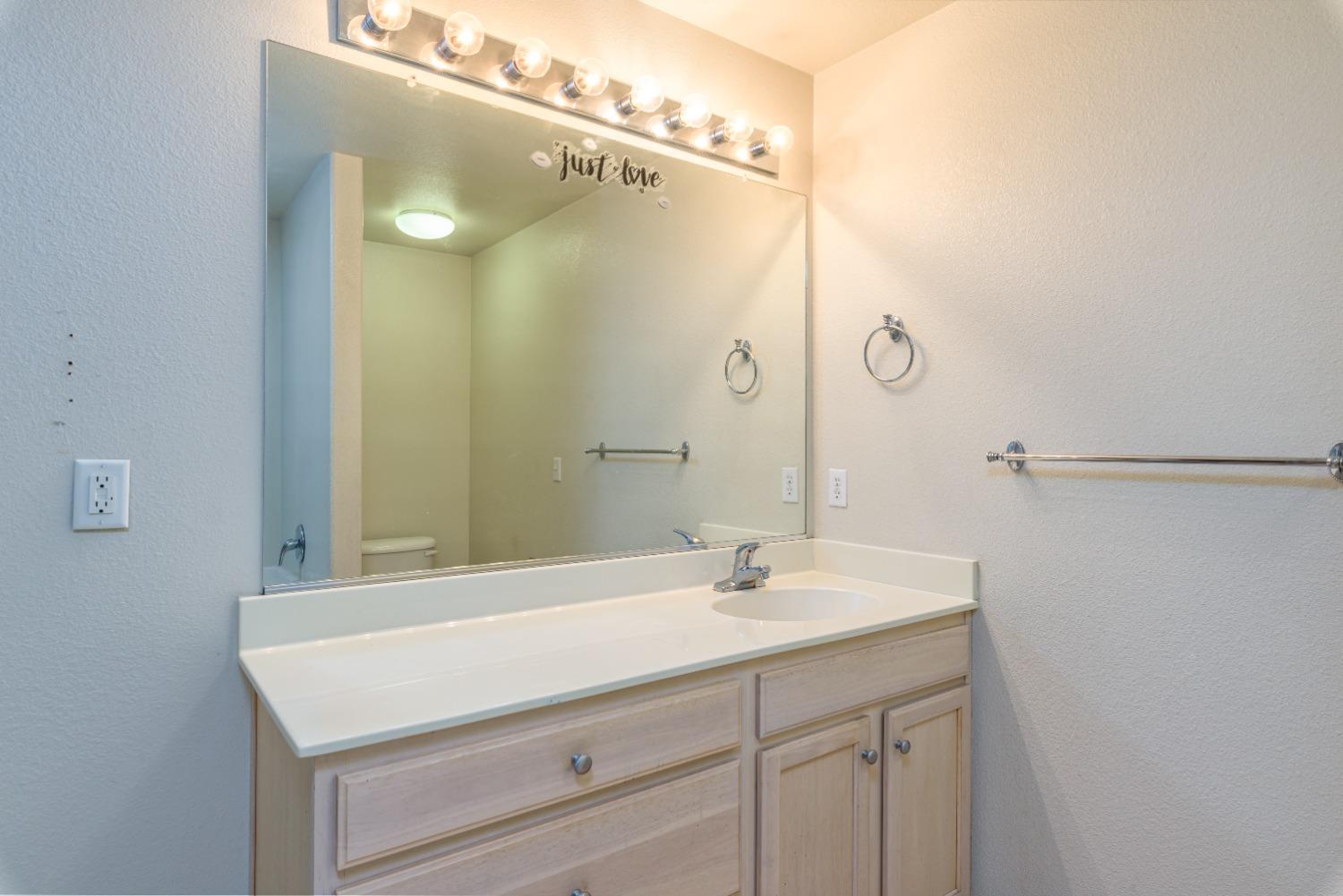 Detail Gallery Image 25 of 37 For 3755 Larkspur Ave, Merced,  CA 95348 - 3 Beds | 2/1 Baths