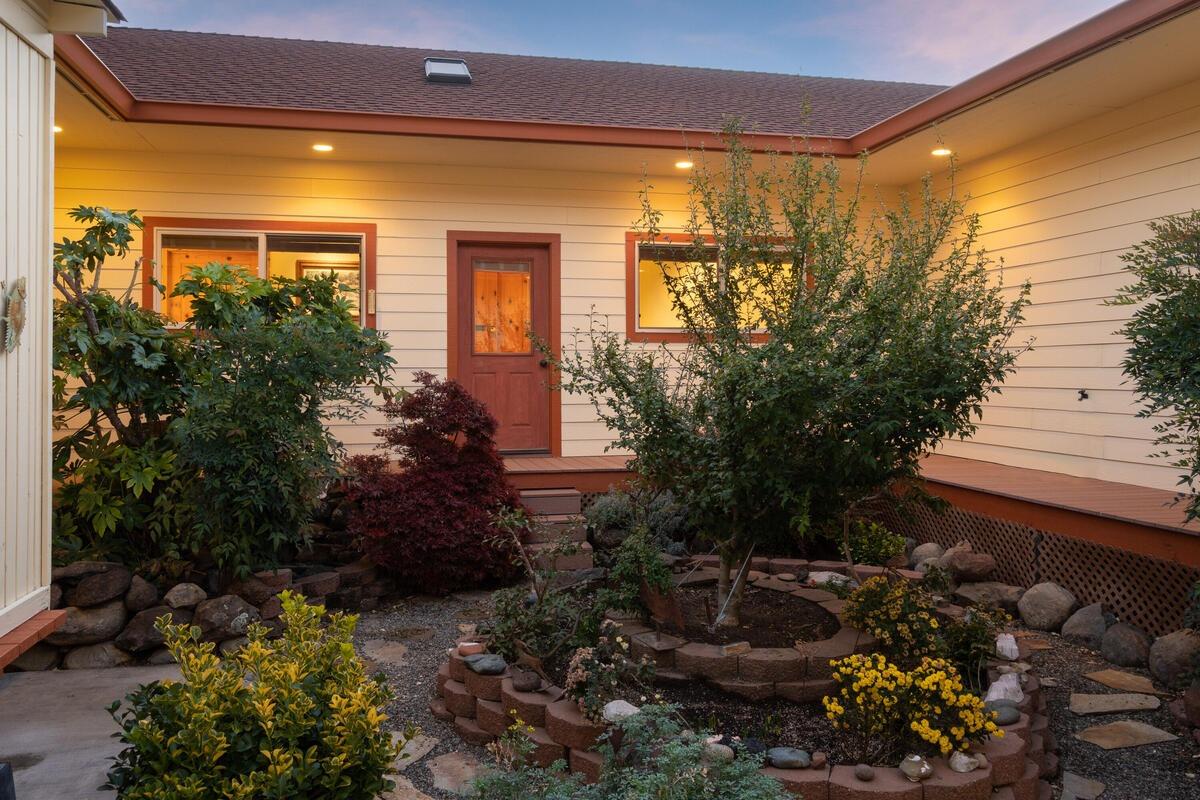 Photo of 4227 Railroad Flat Rd in Mountain Ranch, CA