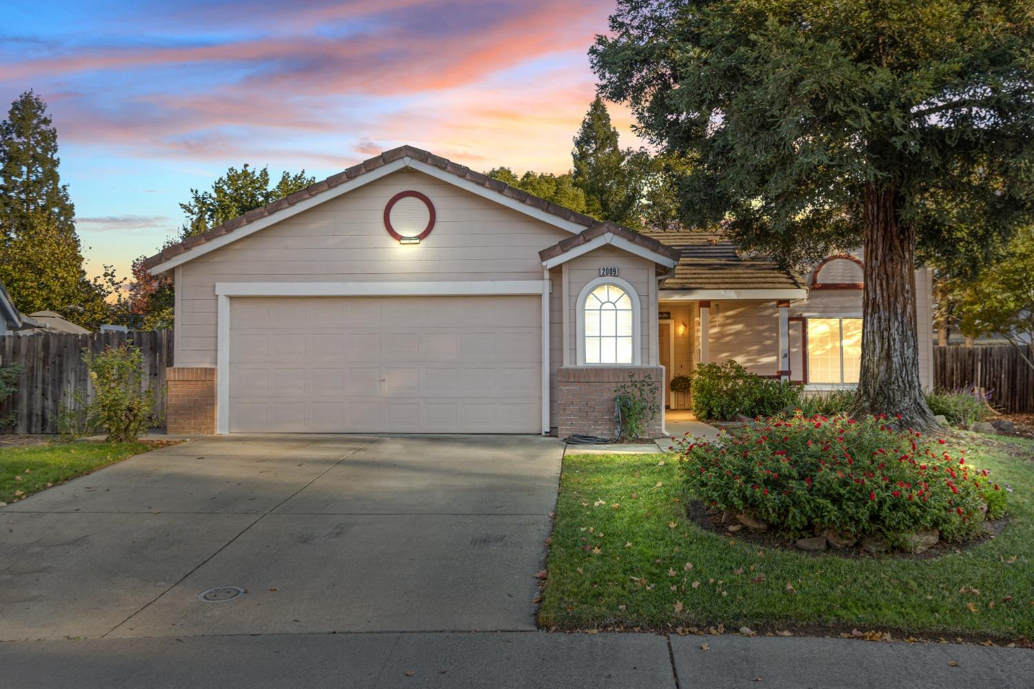 Detail Gallery Image 1 of 1 For 2009 Gold Mine Way, Roseville,  CA 95747 - 3 Beds | 2 Baths