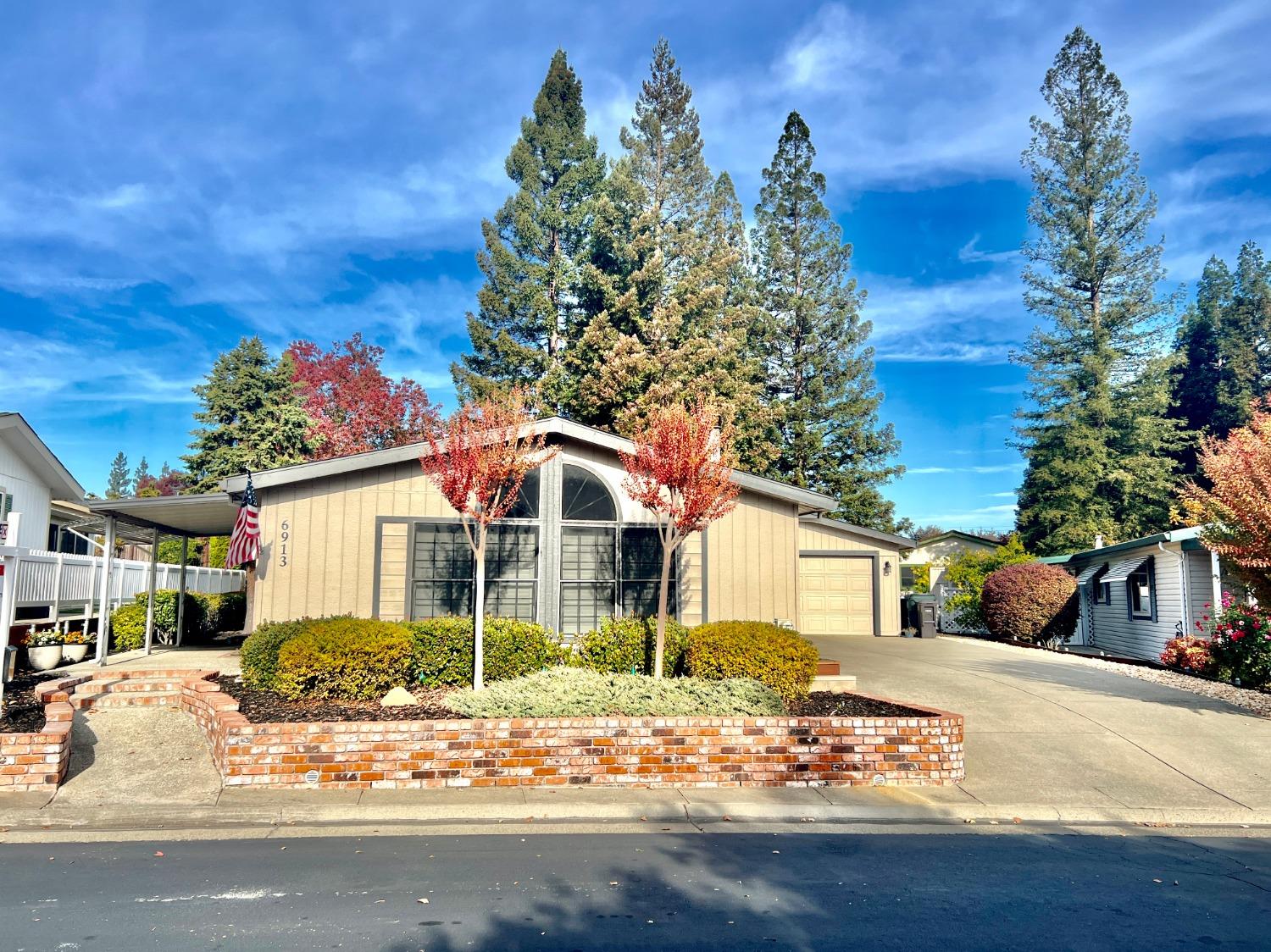 Photo of 6913 Lake Tree Ln in Citrus Heights, CA