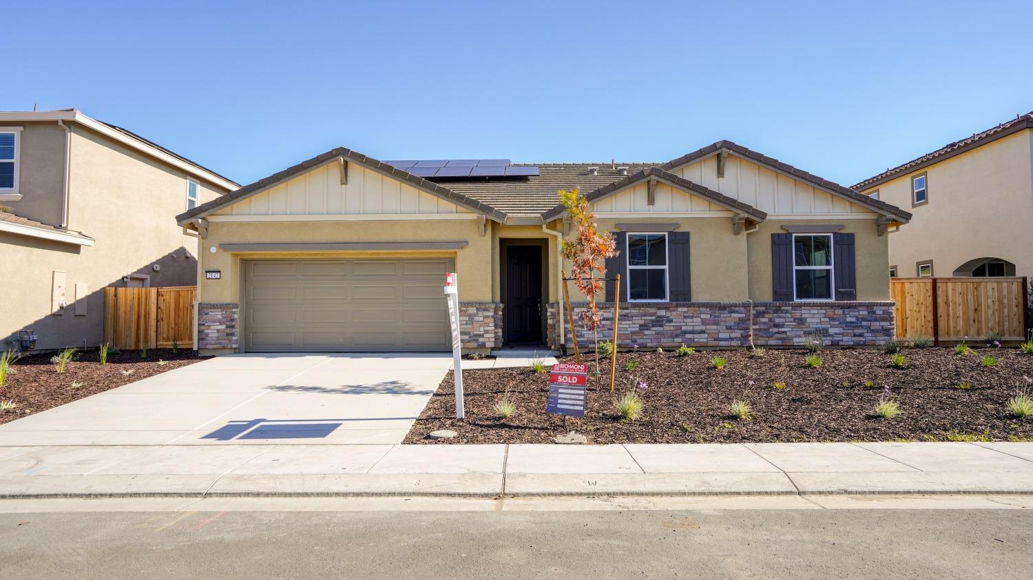 Detail Gallery Image 1 of 35 For 2142 Day Lily Ave, Manteca,  CA 95337 - 3 Beds | 2 Baths