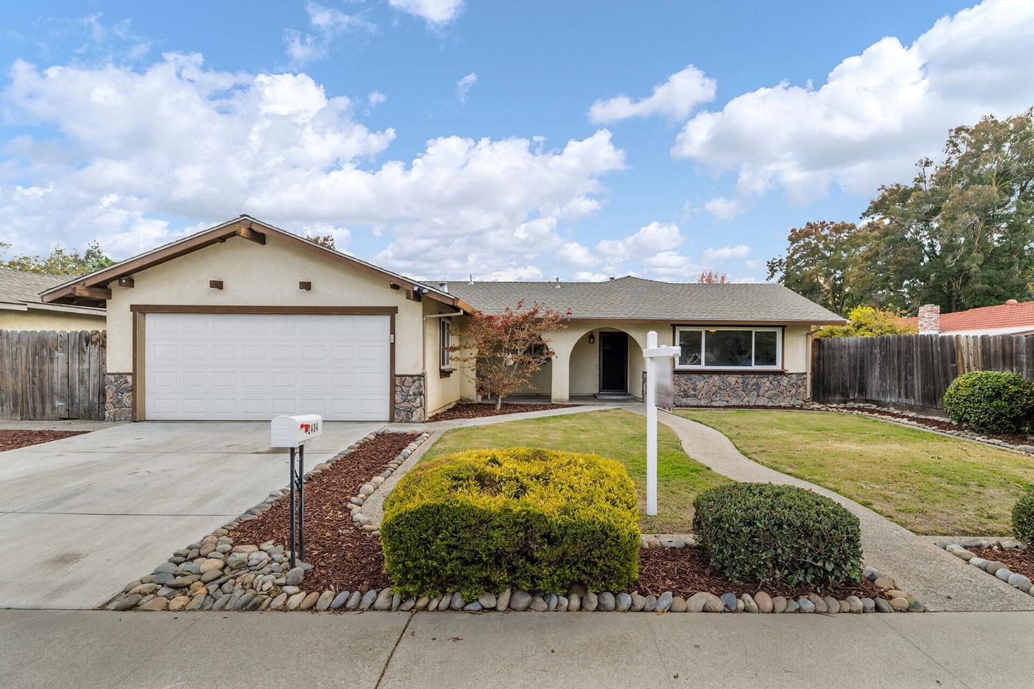 Detail Gallery Image 1 of 1 For 2404 Stone Crop Ln, Modesto,  CA 95355 - 3 Beds | 2 Baths