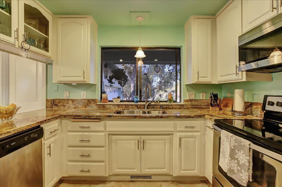 Detail Gallery Image 13 of 42 For 14513 Sun Forest Dr, Penn Valley,  CA 95946 - 3 Beds | 2 Baths