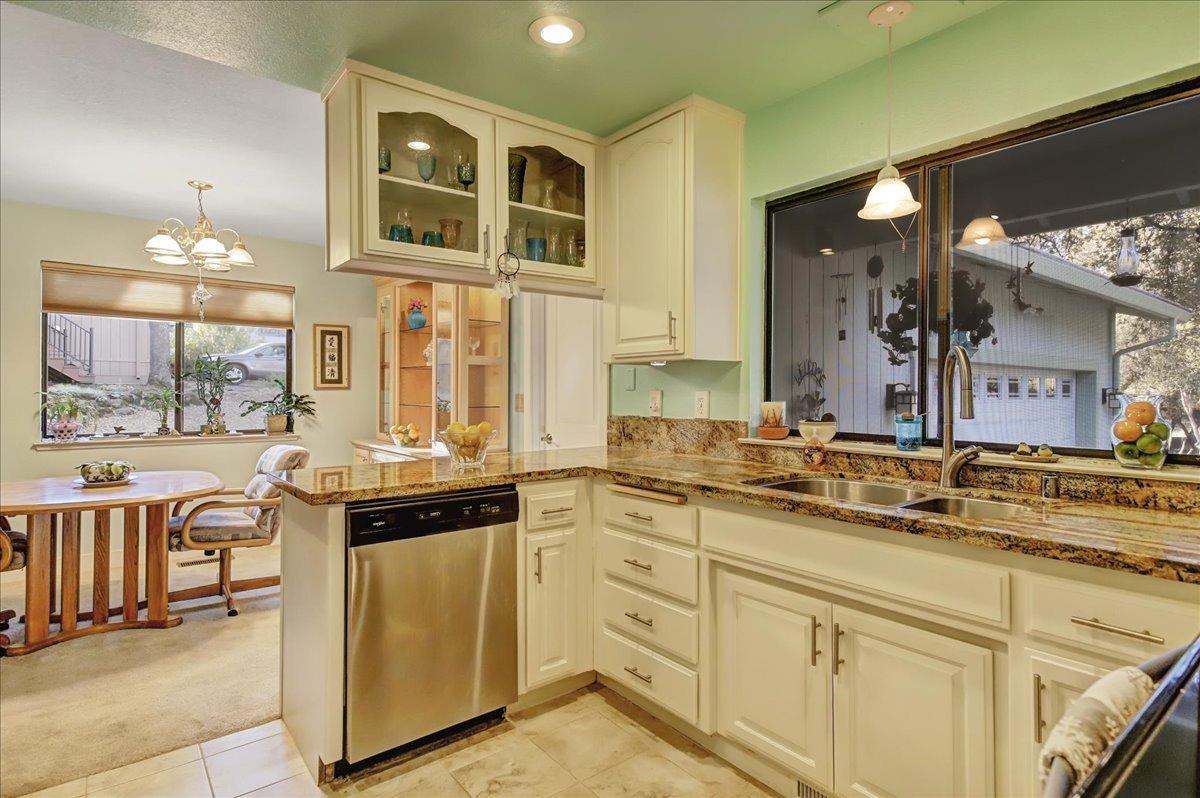 Detail Gallery Image 12 of 42 For 14513 Sun Forest Dr, Penn Valley,  CA 95946 - 3 Beds | 2 Baths
