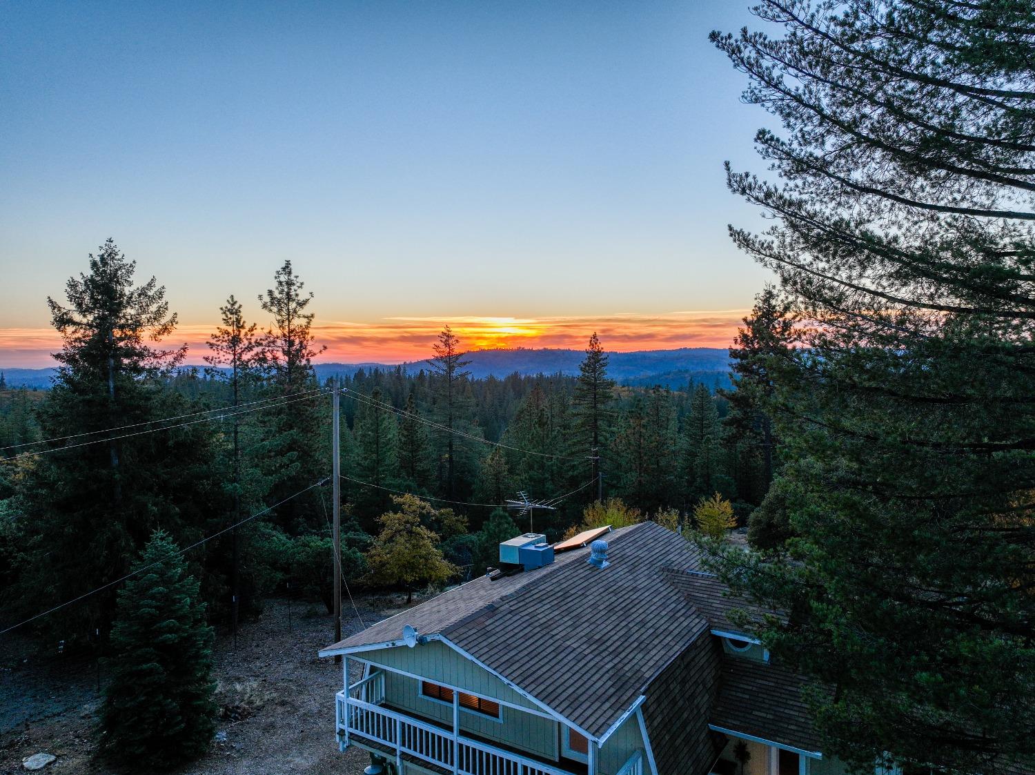 Detail Gallery Image 5 of 65 For 18070 Eaglenest Rd, Grass Valley,  CA 95945 - 2 Beds | 2/1 Baths