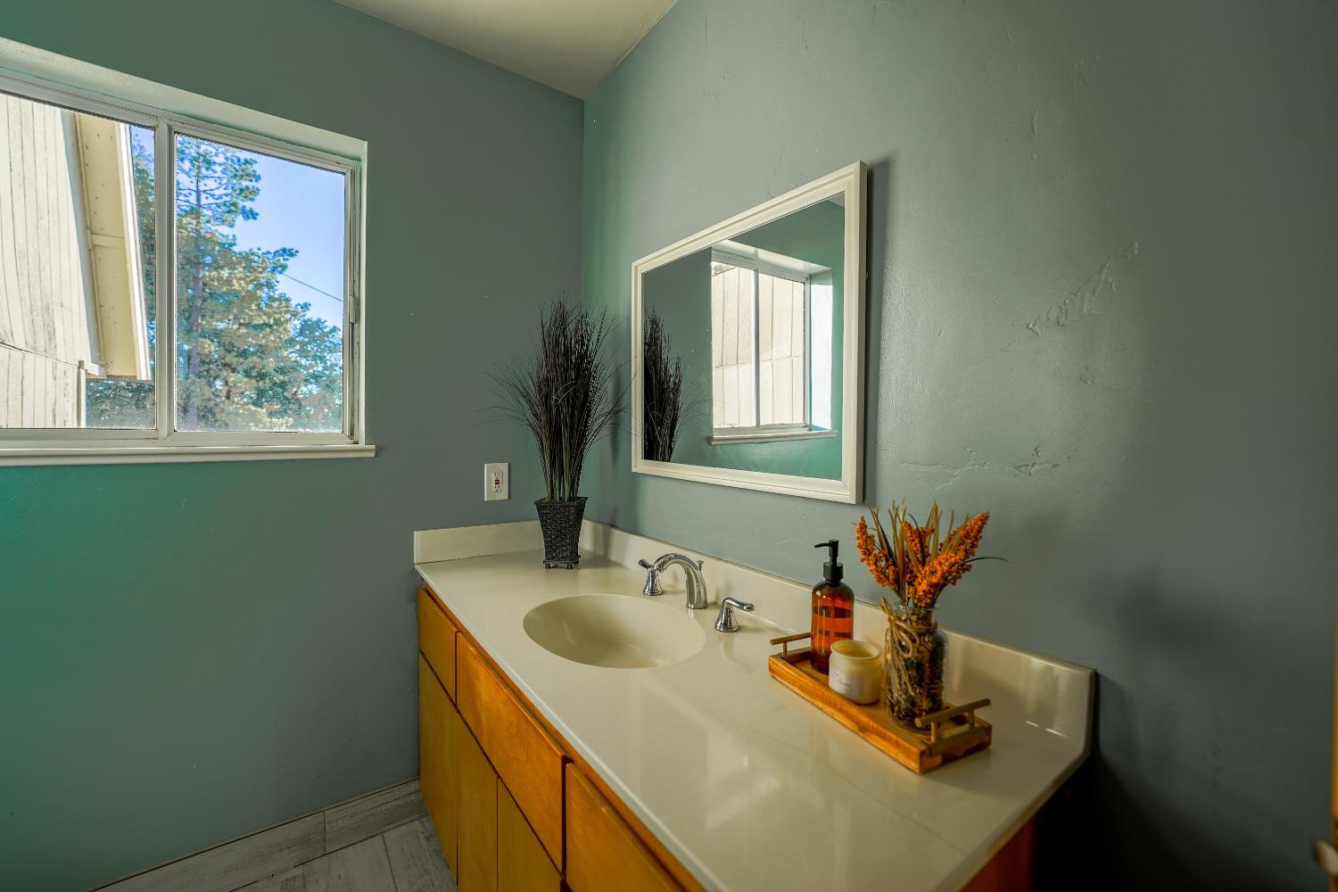 Detail Gallery Image 4 of 65 For 18070 Eaglenest Rd, Grass Valley,  CA 95945 - 2 Beds | 2/1 Baths