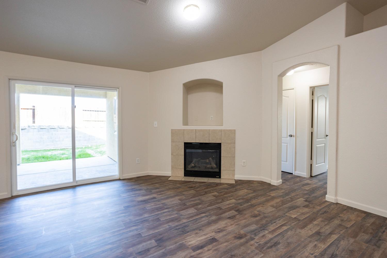 Detail Gallery Image 5 of 22 For 2476 N Drake Ave, Merced,  CA 95348 - 4 Beds | 2 Baths