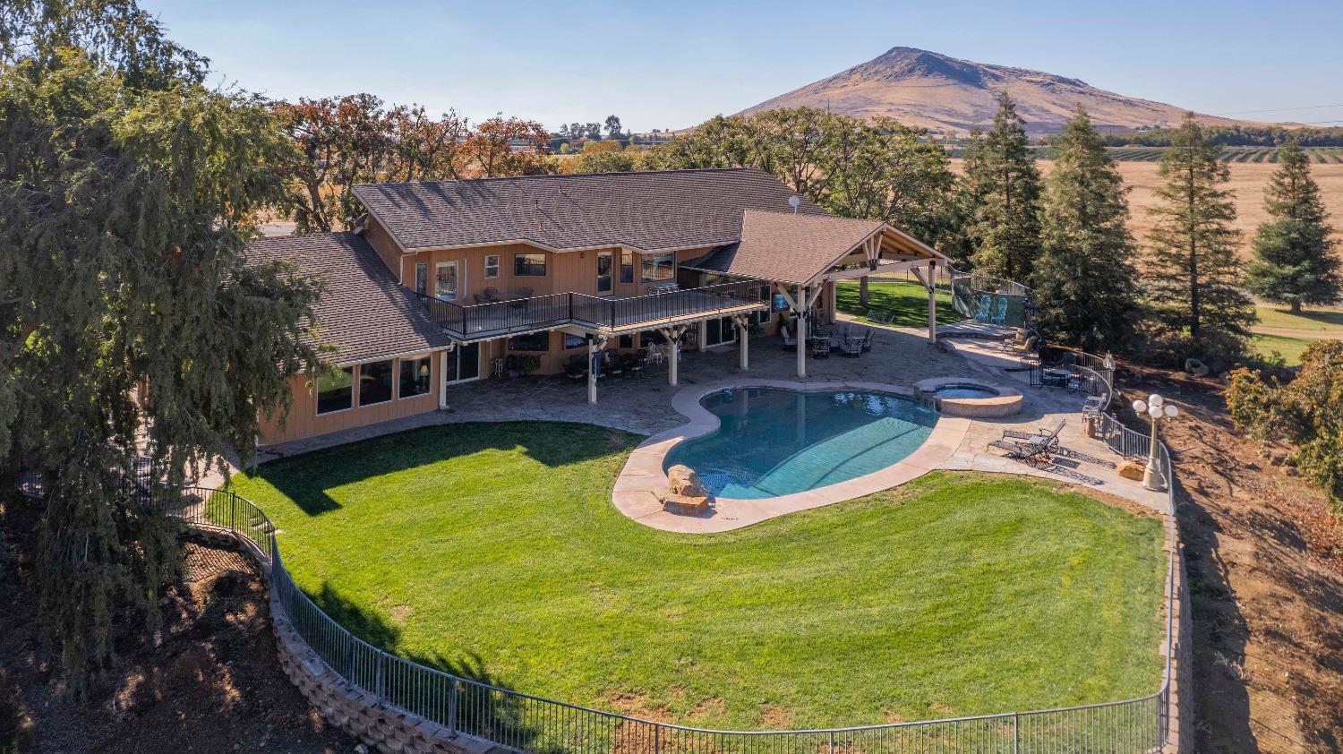 1898 Crawford Avenue, Reedley, CA 93654