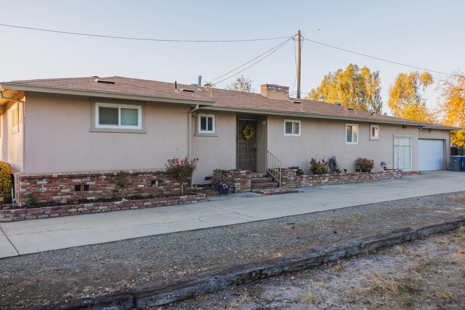 Detail Gallery Image 1 of 39 For 267 E 23rd St, Merced,  CA 95340 - 3 Beds | 1/1 Baths