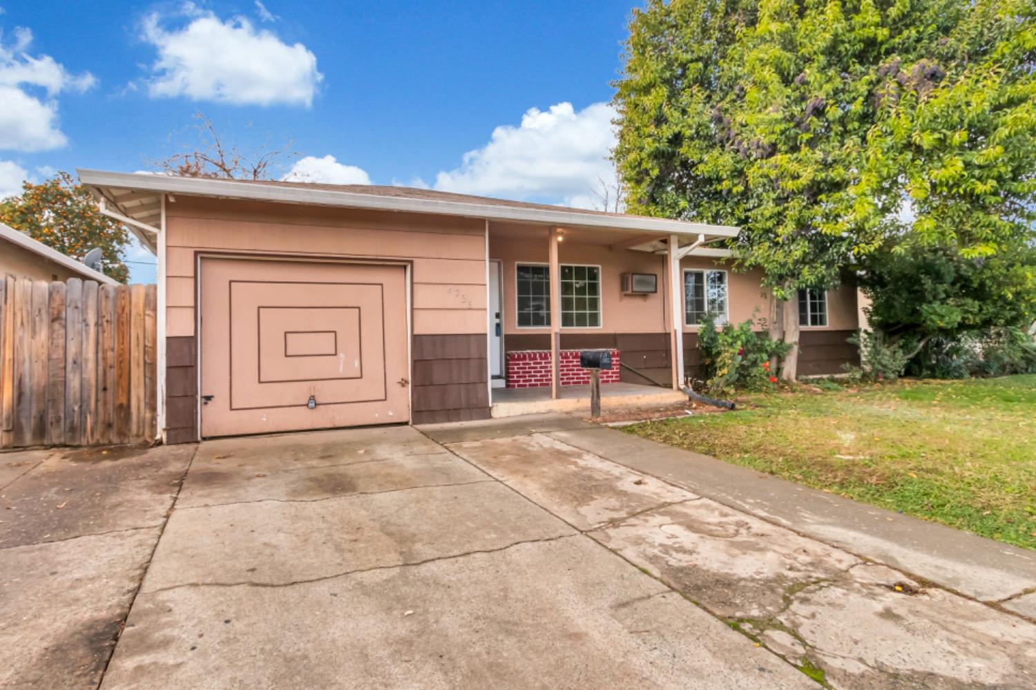 Looking for a spacious updated home in an amazing location? This Sacramento home has a remodeled kit