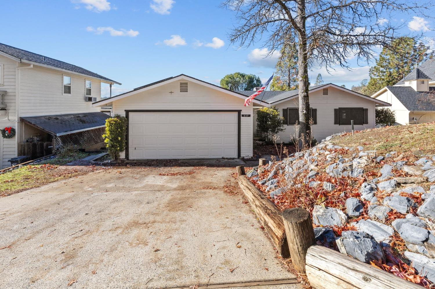 Photo of 237 Wyldewood Dr in Murphys, CA