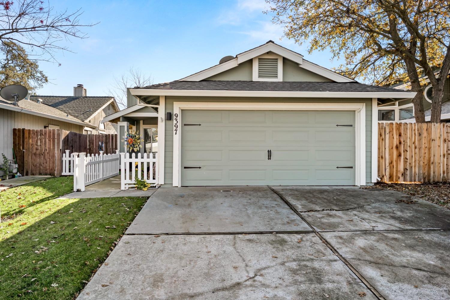 Photo of 9397 Ivydale Cir in Elk Grove, CA