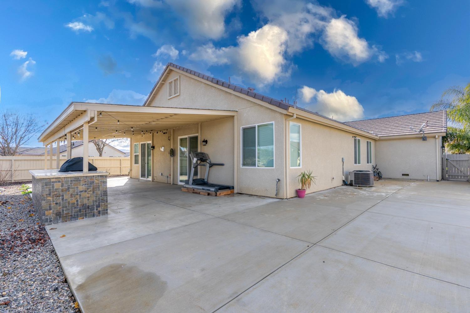 Detail Gallery Image 10 of 28 For 1746 Cobblefield Ln, Los Banos,  CA 93635 - 4 Beds | 2 Baths