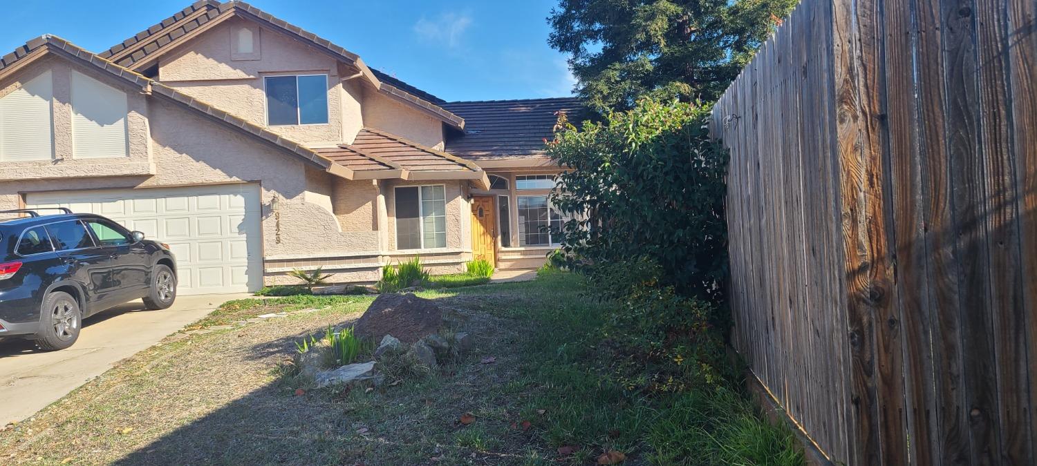 Photo of 9429 Echo Cliff Ct in Elk Grove, CA
