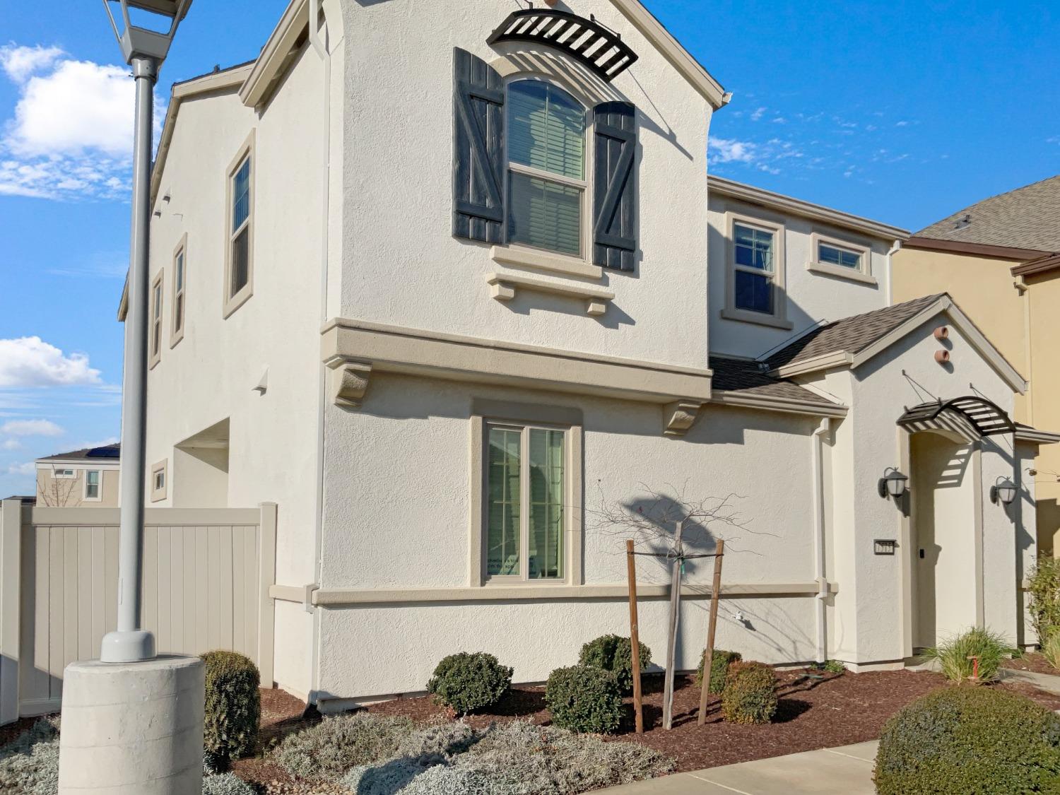 Photo of 7515 Clear Lake Aly in Sacramento, CA