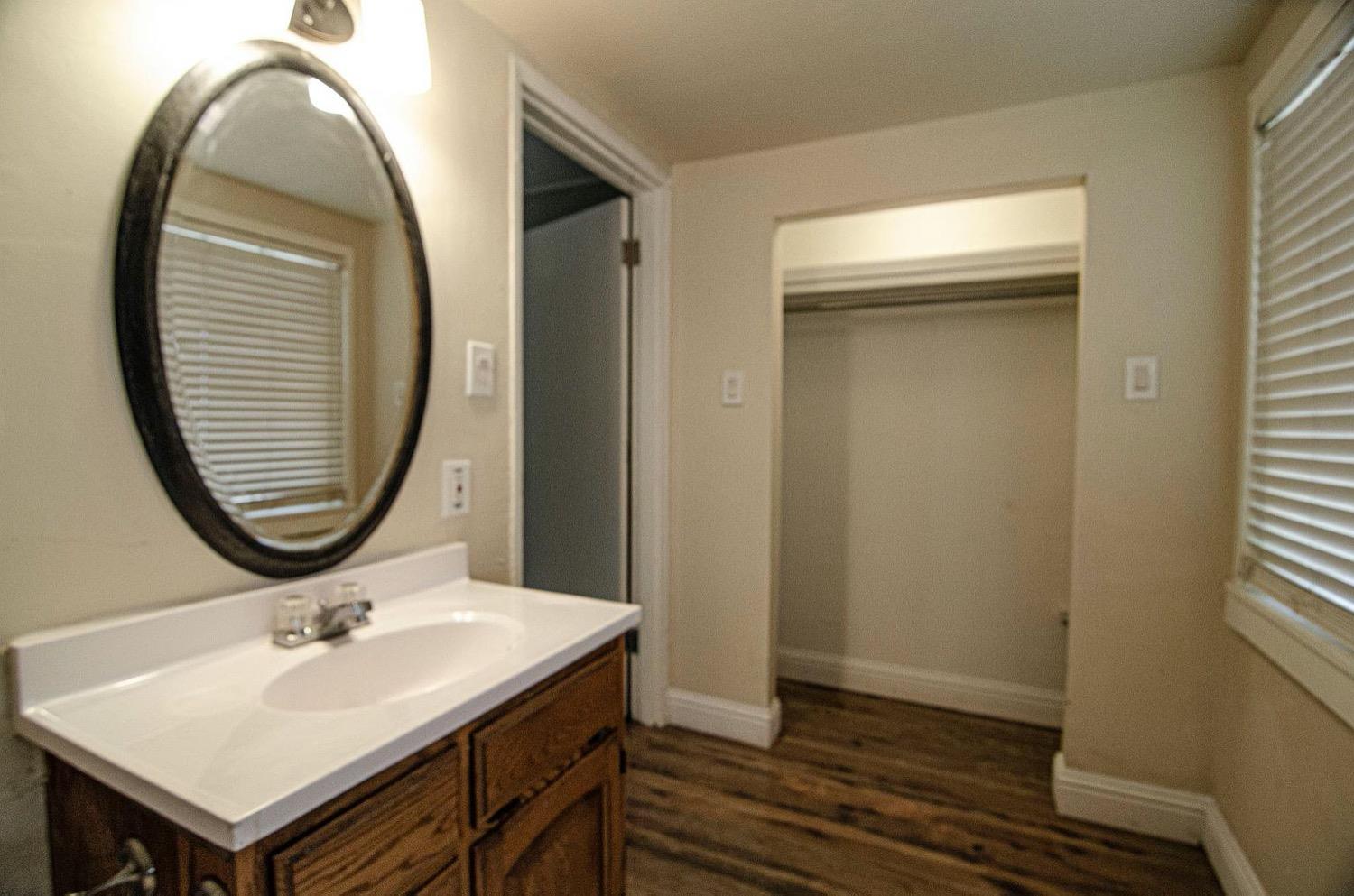 Detail Gallery Image 9 of 14 For 409 Cleveland Ave, Sacramento,  CA 95833 - 2 Beds | 2 Baths