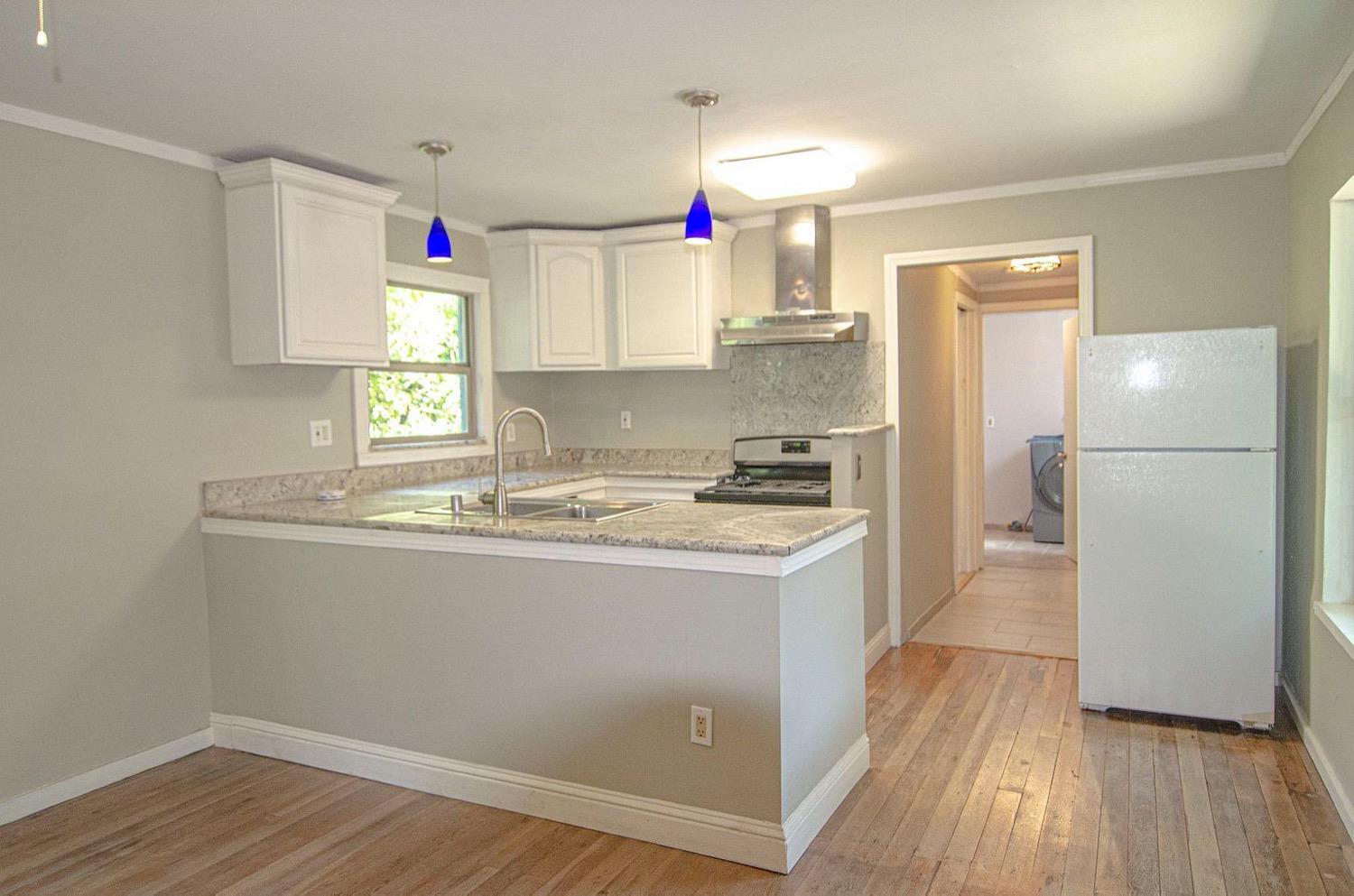 Detail Gallery Image 11 of 14 For 409 Cleveland Ave, Sacramento,  CA 95833 - 2 Beds | 2 Baths