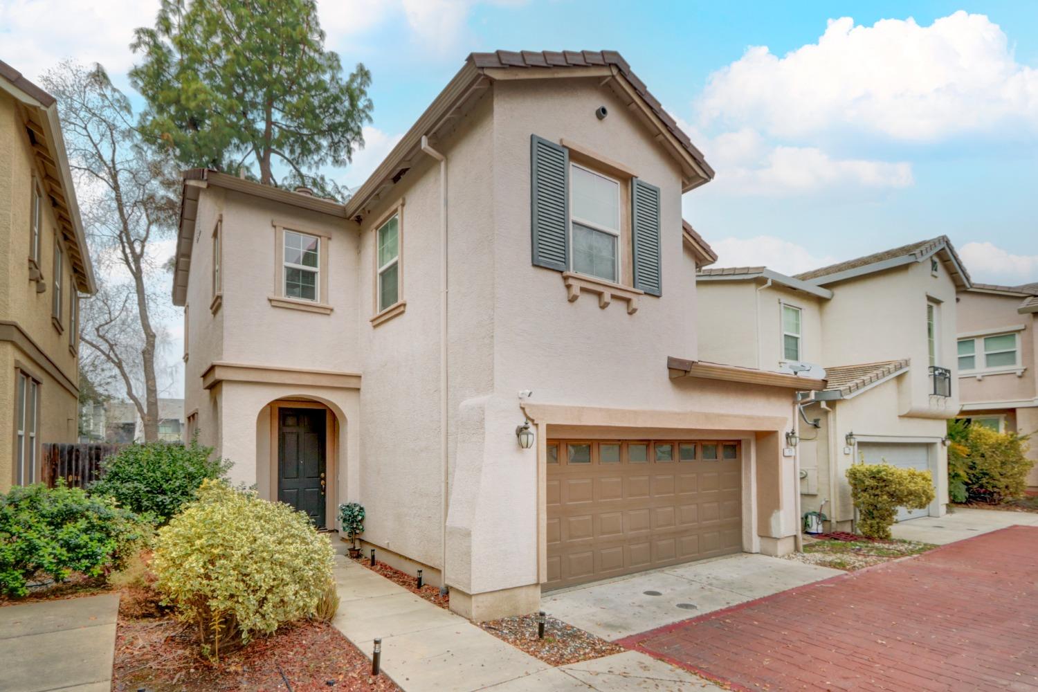 Photo of 17 Seraspi Ct in Sacramento, CA