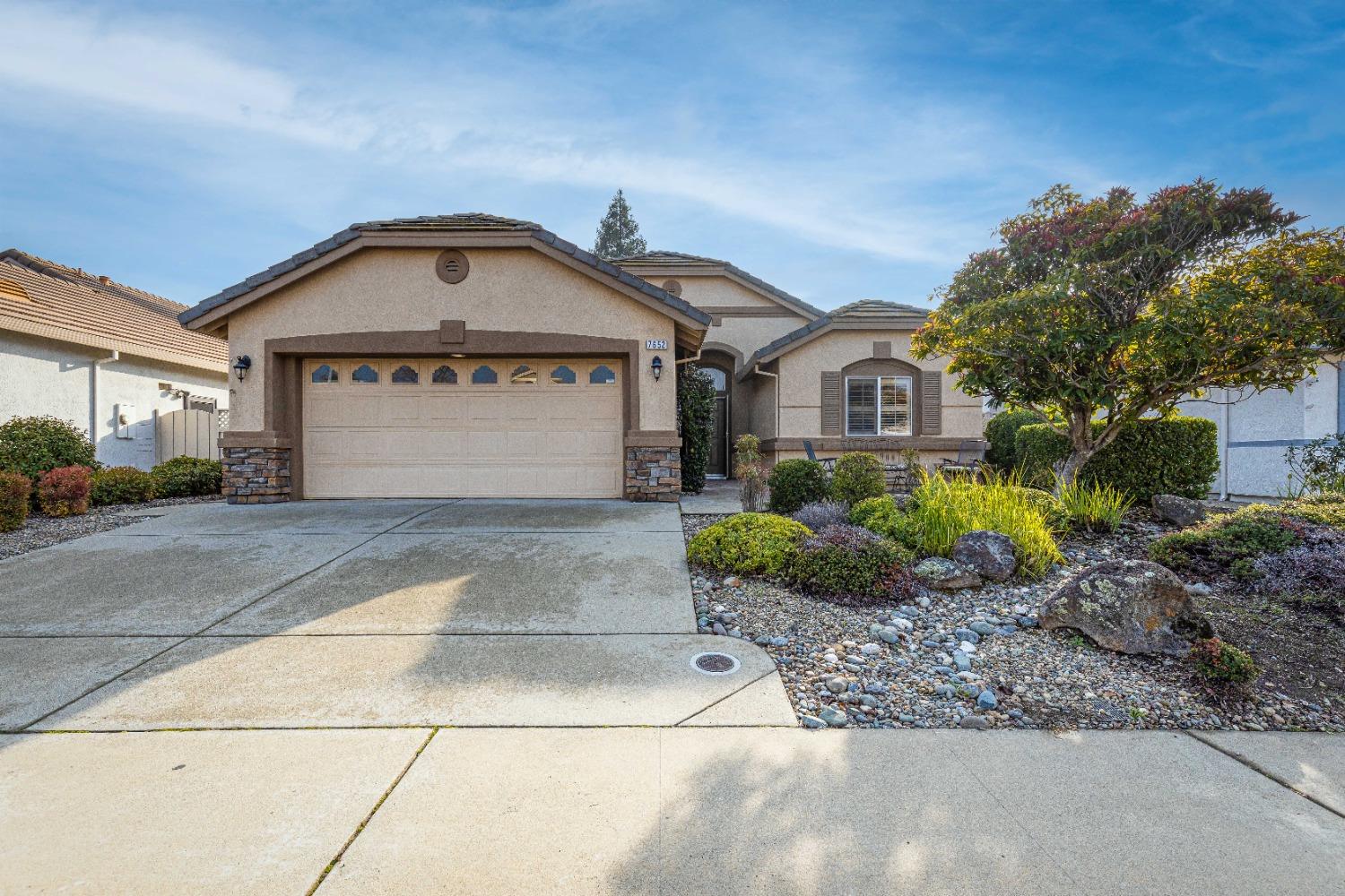 Detail Gallery Image 1 of 1 For 7652 Timberrose Way, Roseville,  CA 95747 - 2 Beds | 2 Baths