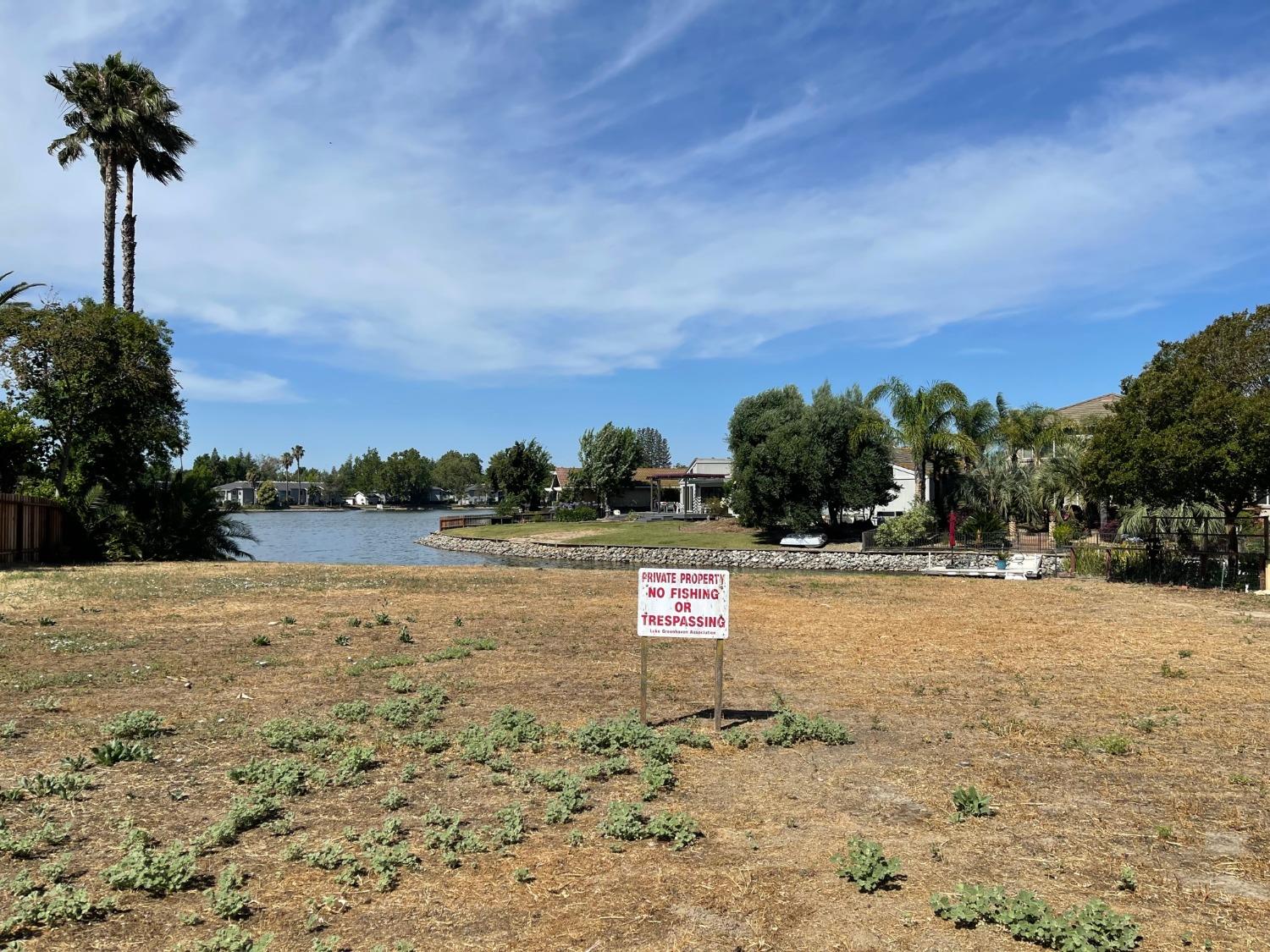 Photo of 6 Lake Vista Ct in Sacramento, CA
