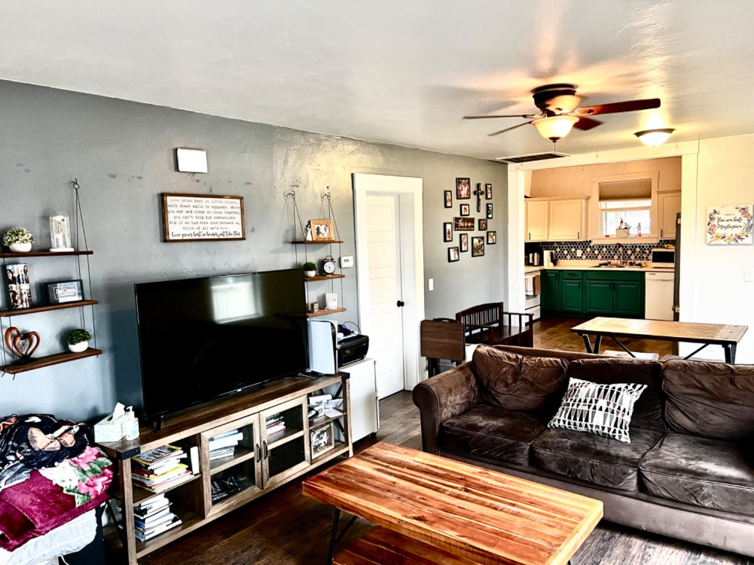 Detail Gallery Image 7 of 20 For 427 East Ave, Gustine,  CA 95322 - 3 Beds | 1 Baths